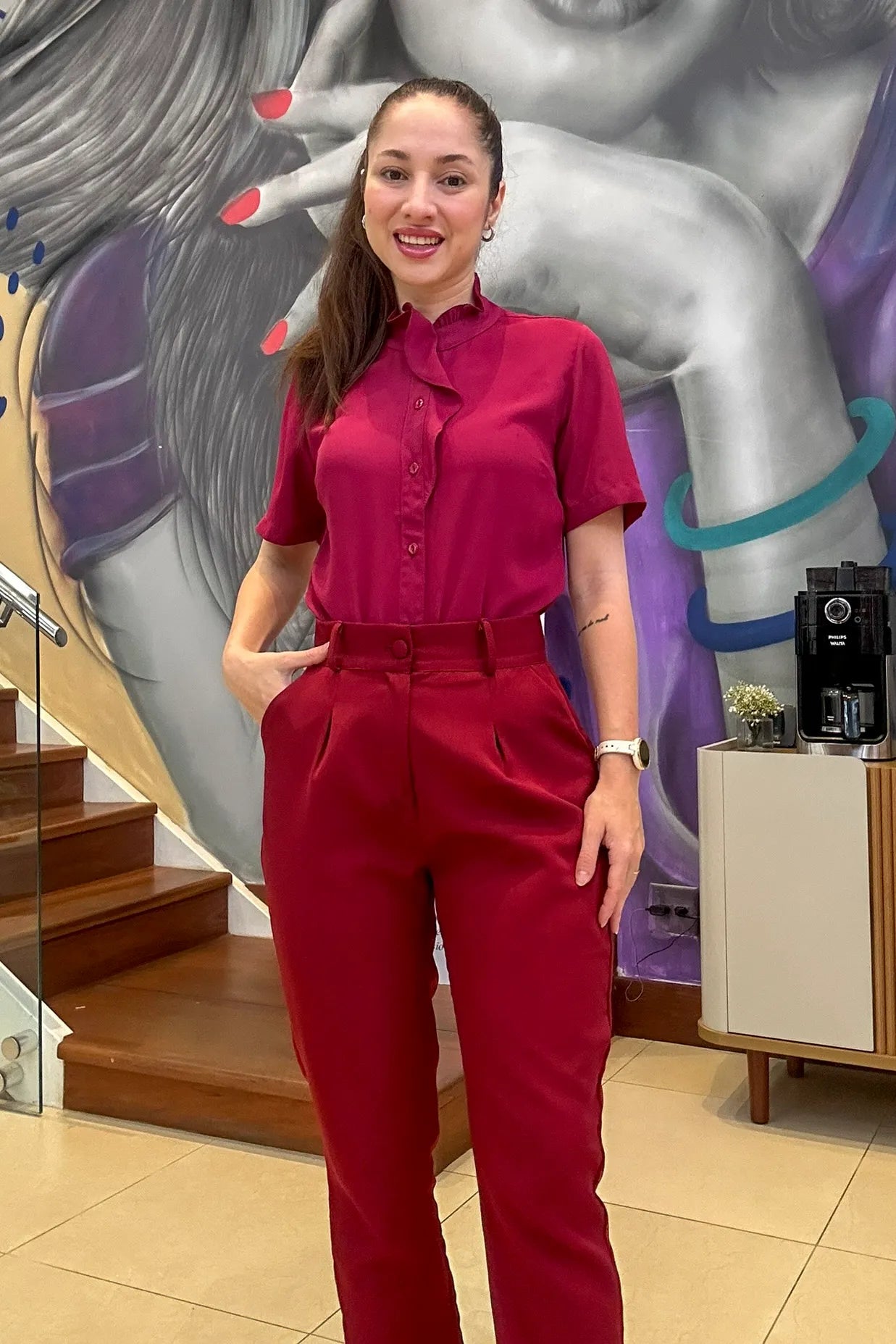 Conjunto: Camisa Manga Curta New Crepe Detalhe Babados Daniela Fúcsia + Calça Cinto Encapado Cenoura Marsala
