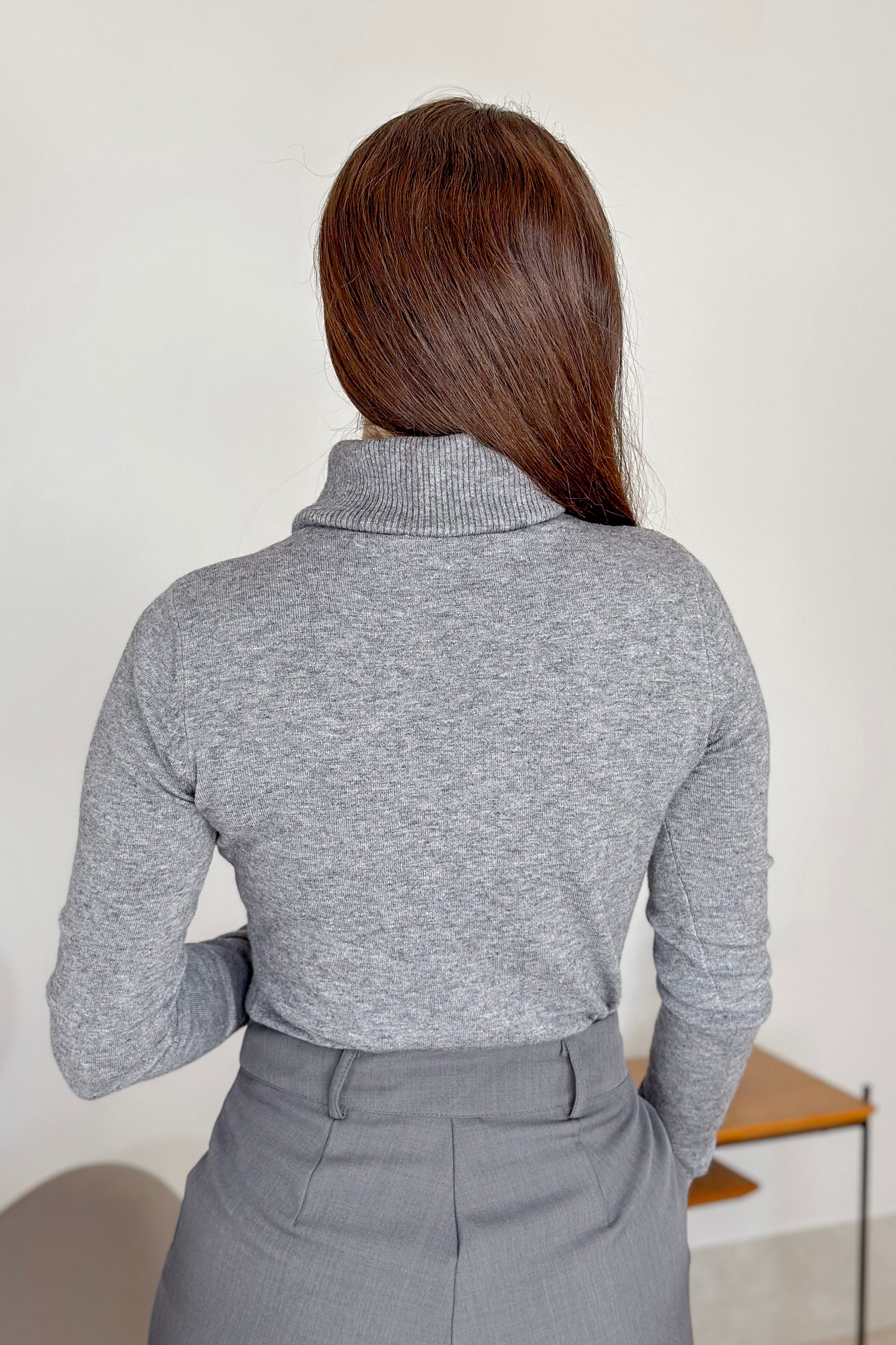 Blusa Manga Longa Em Tricot Modal Gola Boba Erica Cinza