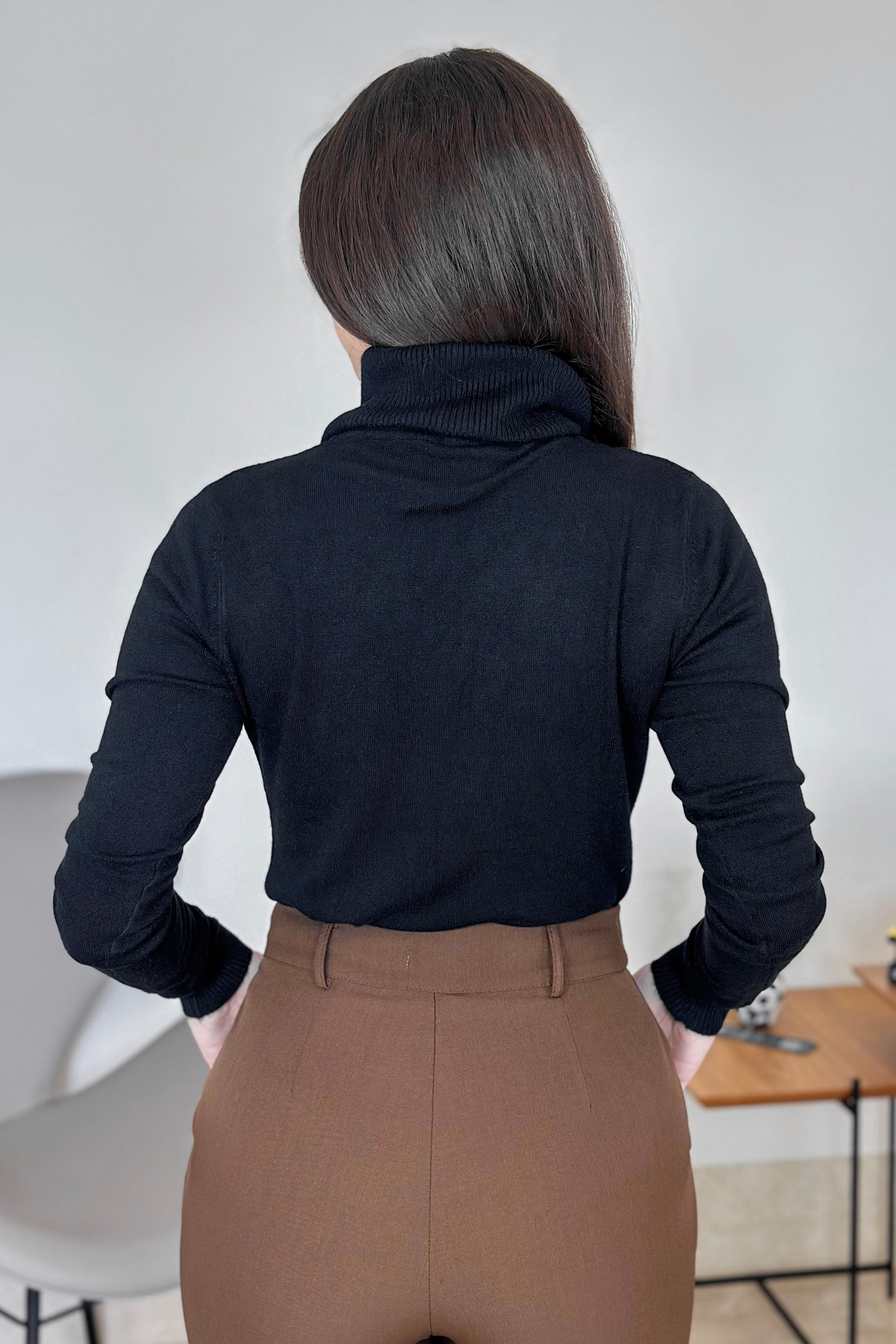 Blusa Manga Longa Em Tricot Modal Gola Boba Erica Preto