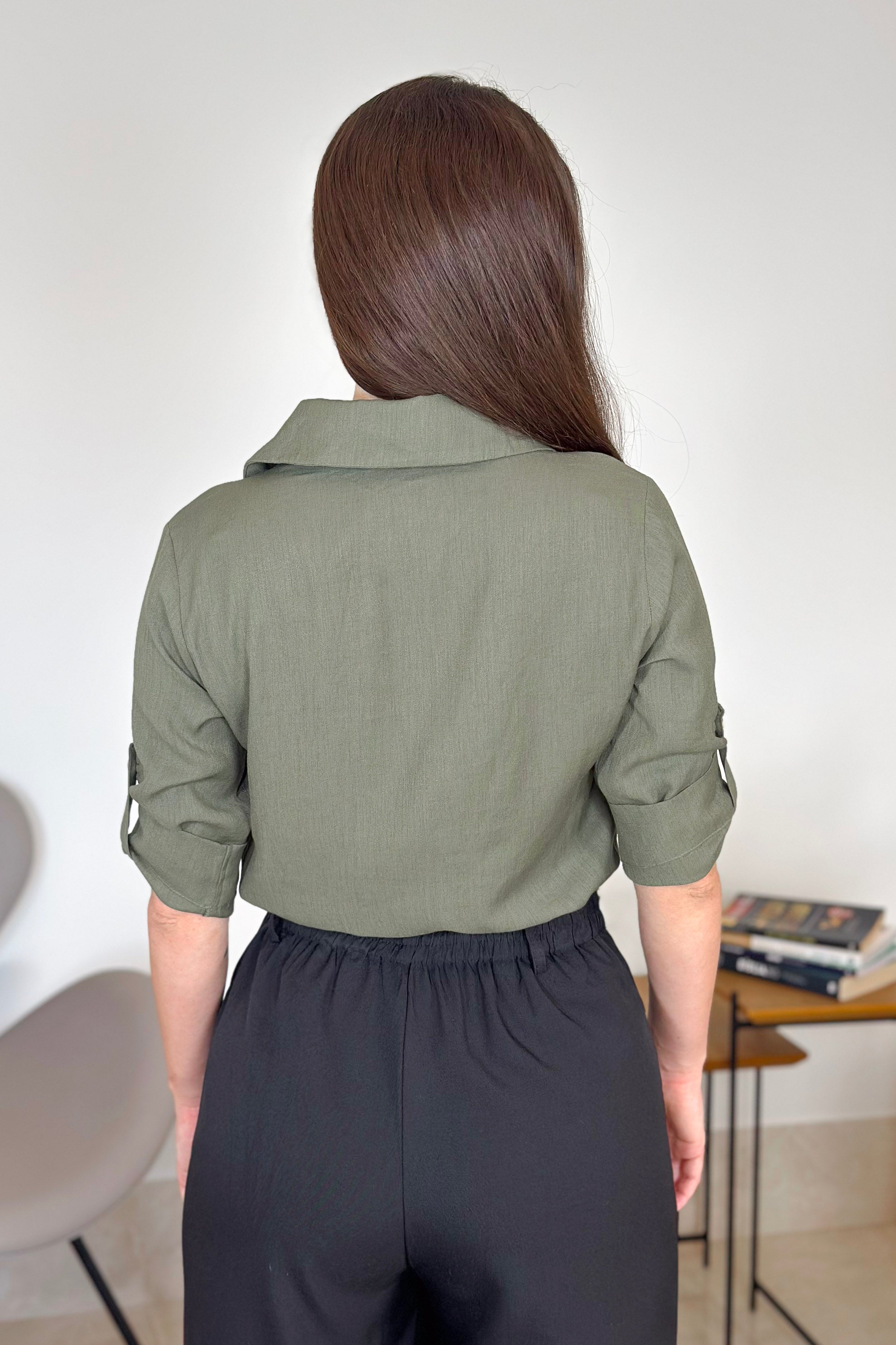 Blusa Manga 3/4 em Visco Soft Detalhe Botão Elisabeth Verde Militar