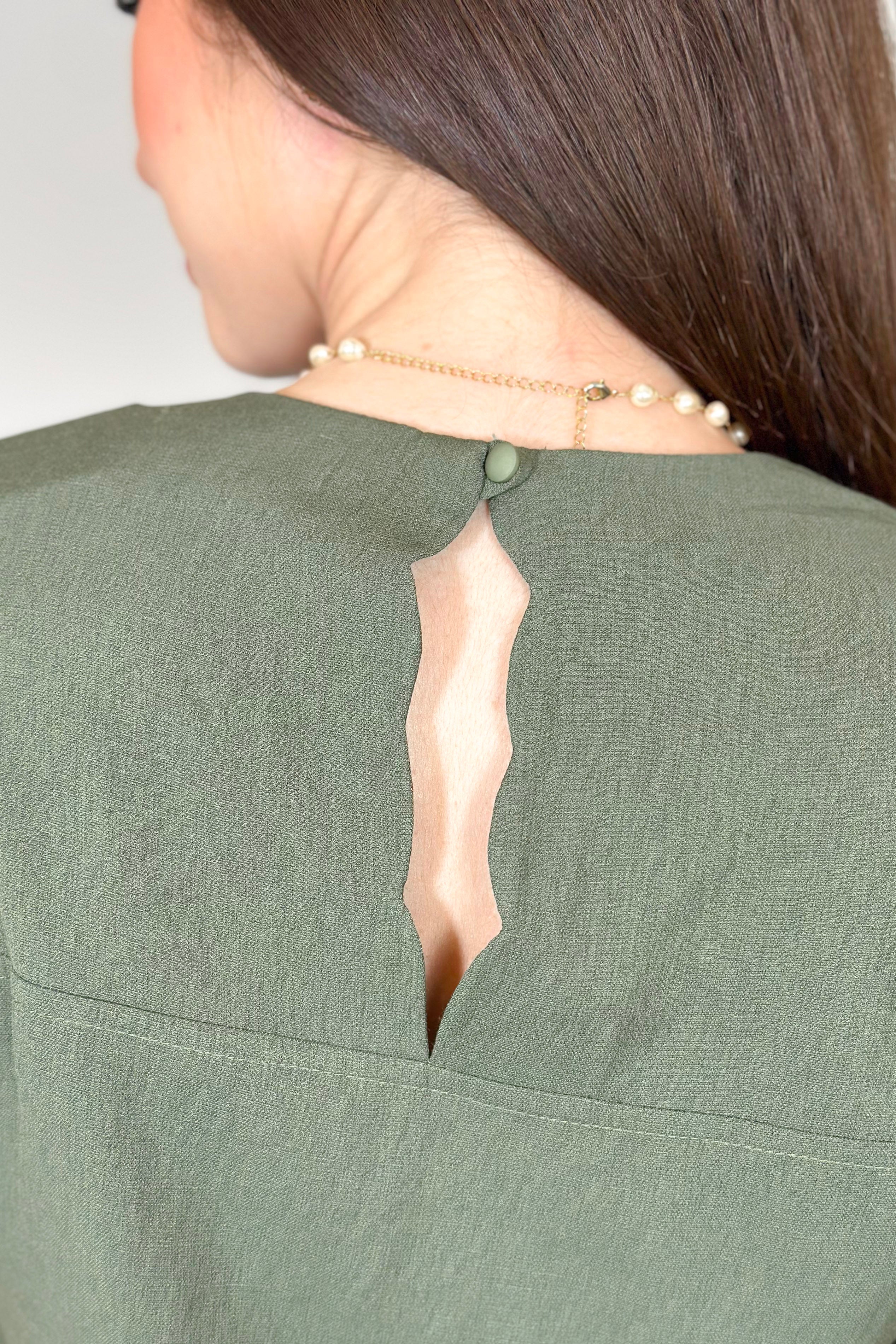 Blusa Manga Curta Em Visco Soft Recorte Costa Detalhe Ondulado Julieta Verde Militar