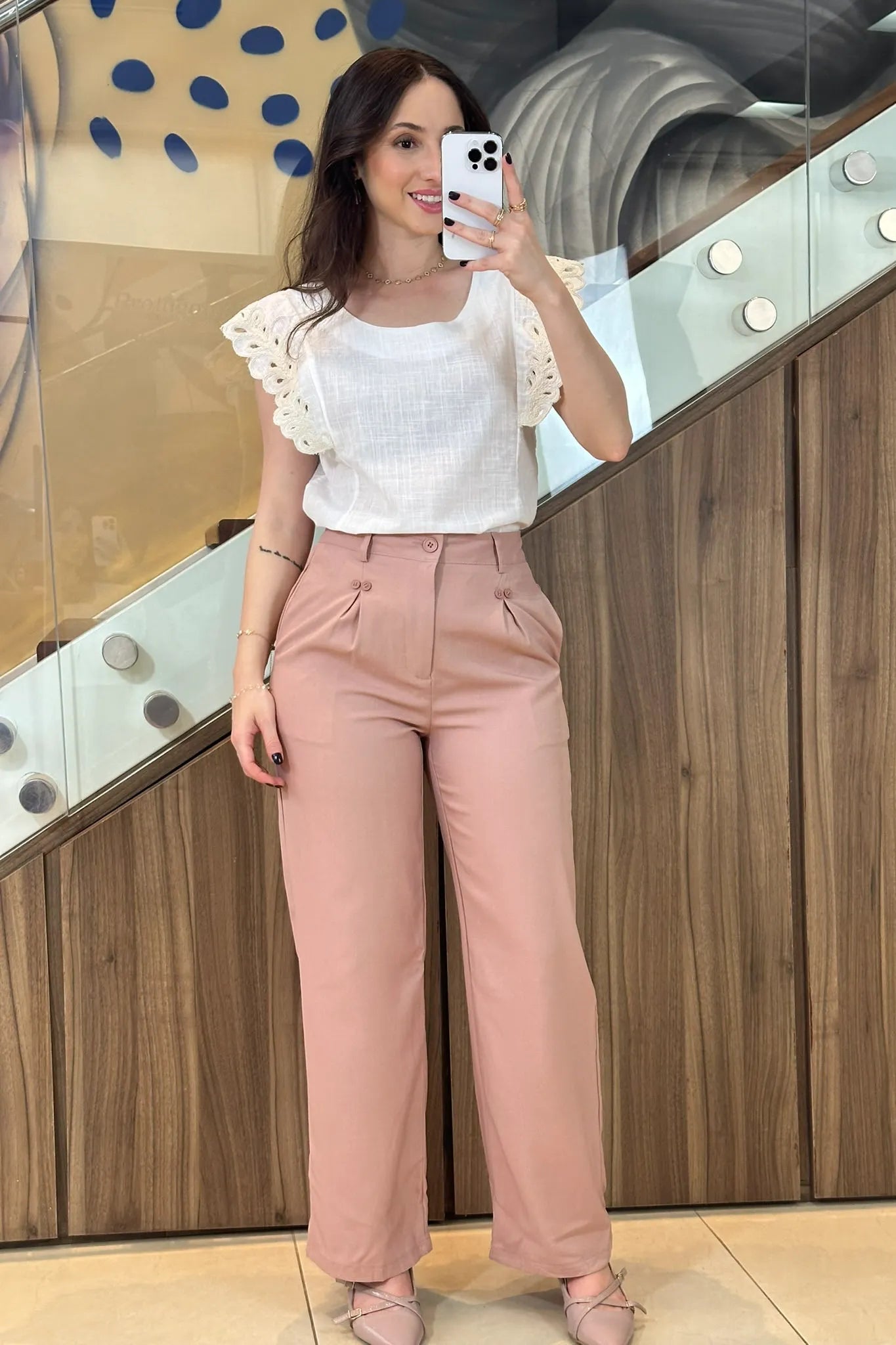 Conjunto: Blusa Regata Detalhe Bordado Em Visco Comfort Juliane Branca + Calça Pantalona Detalhe Botões Crepe Alfaiataria Larissa Rose