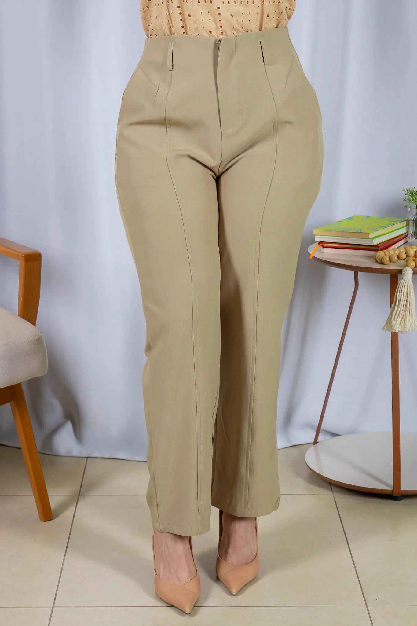 Calça Alfaiataria Corte Reto Friso e Cós Infinito Bianca Caqui