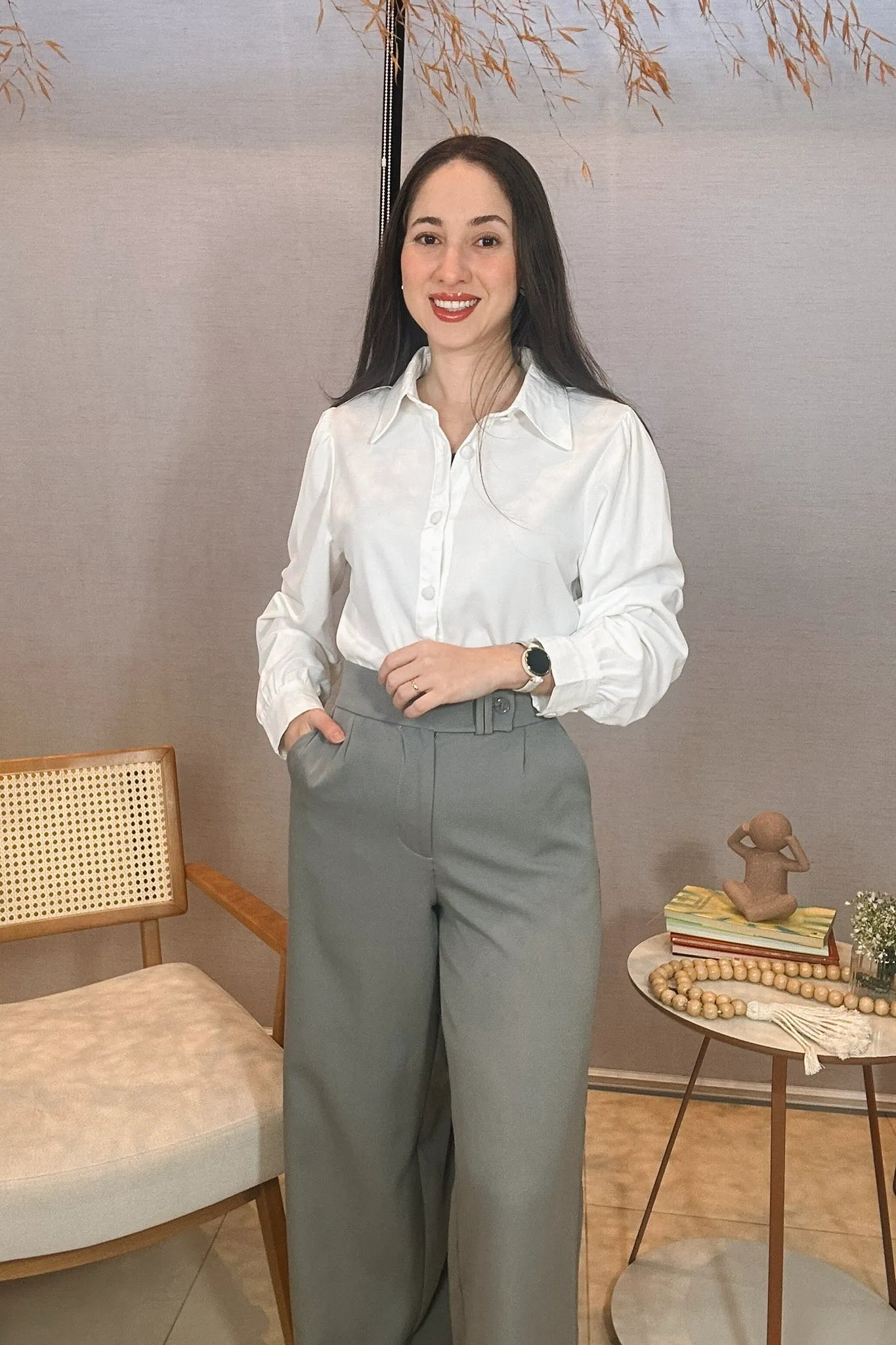 Conjunto: Camisa Manga Longa Lisa Gabriela Branca + Calça Pantalona Alfaiataria Mariane Cinza