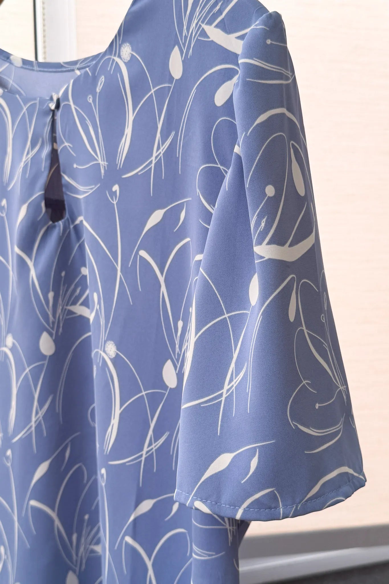 Blusa Manga Curta Transpassada Celina Estampada Azul