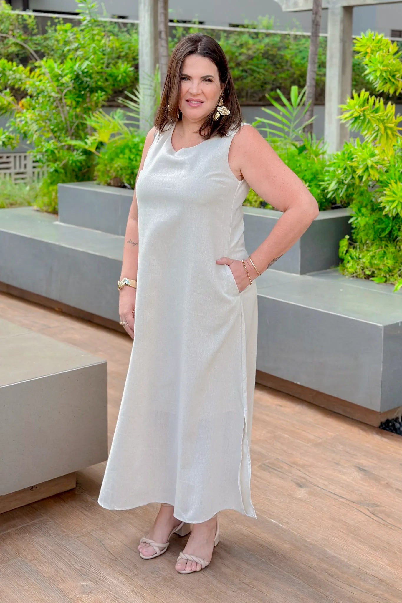 Vestido Midi Detalhe Bolso Elisa Bege