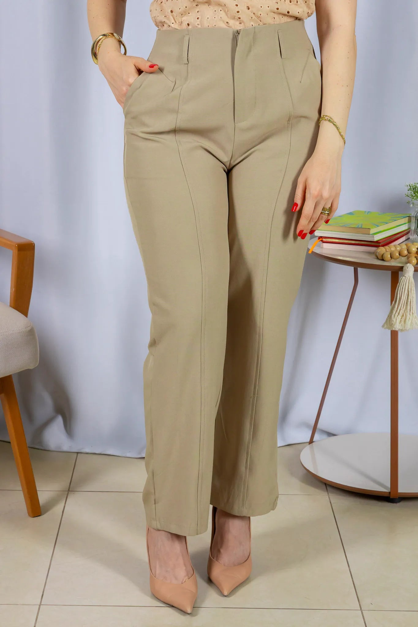 Calça Alfaiataria Corte Reto Friso e Cós Infinito Bianca Caqui