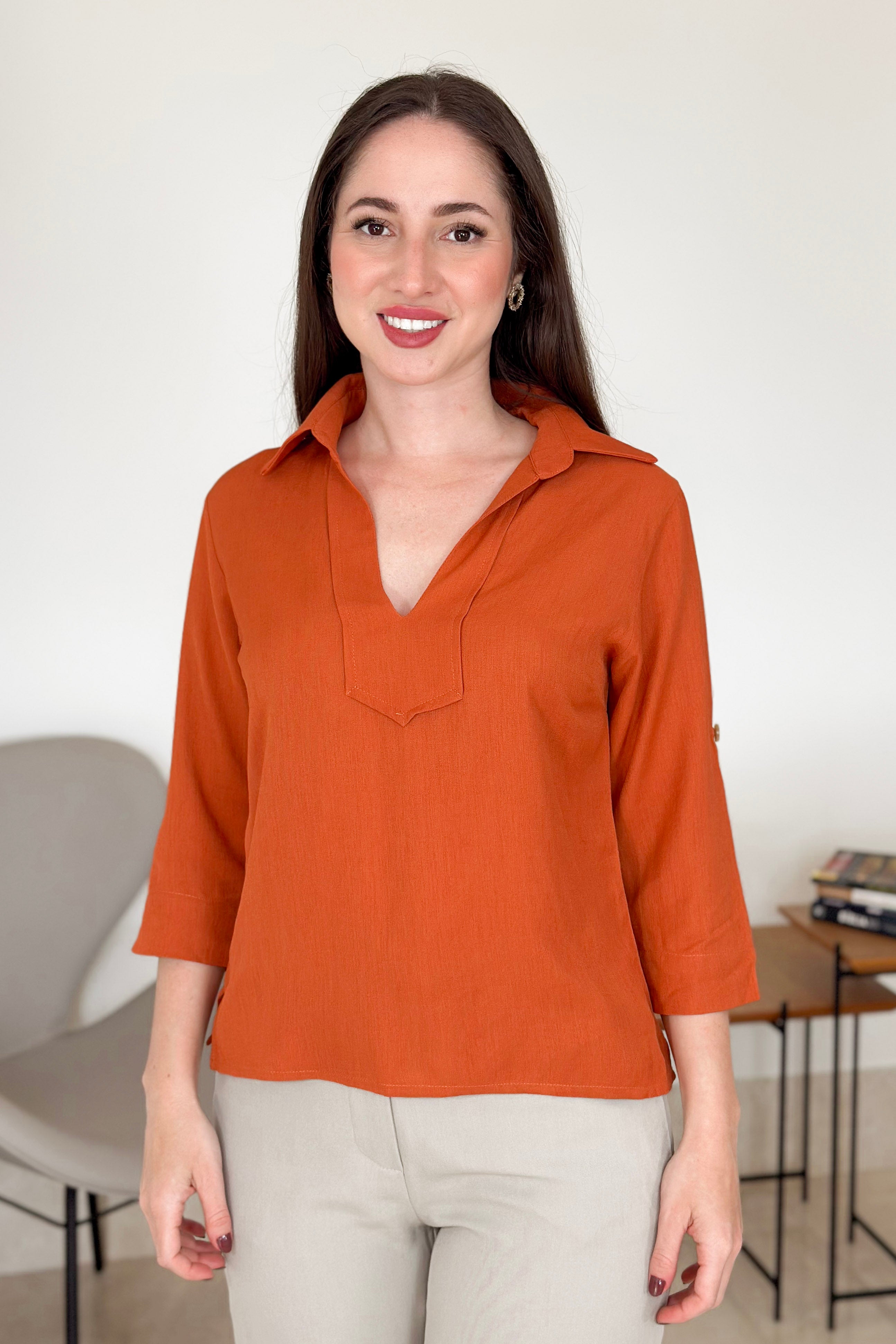 Blusa Manga 3/4 em Visco Soft Detalhe Botão Elisabeth Terracota