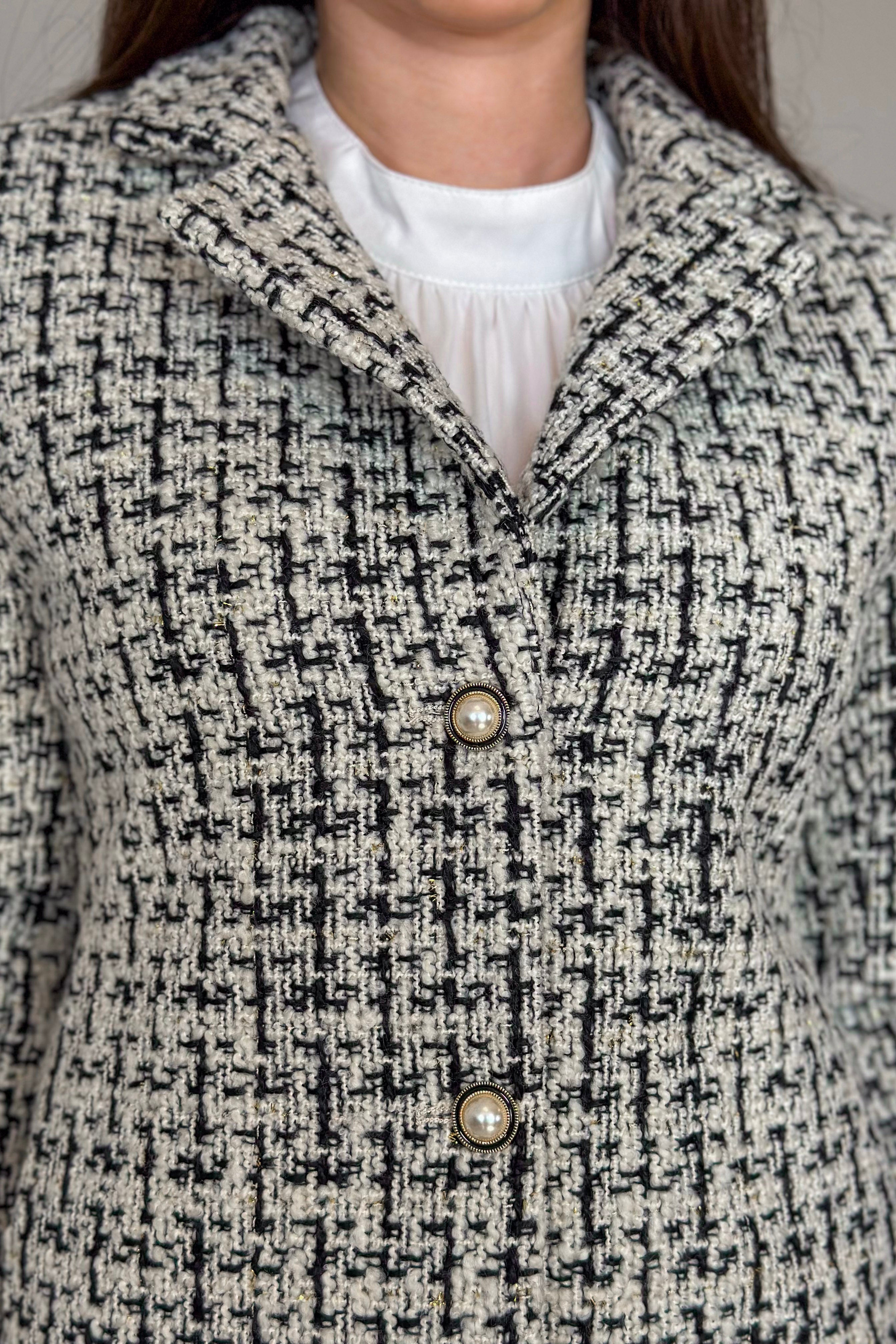 Casaco Elegante Em Tweed Pérola Estampado Preto