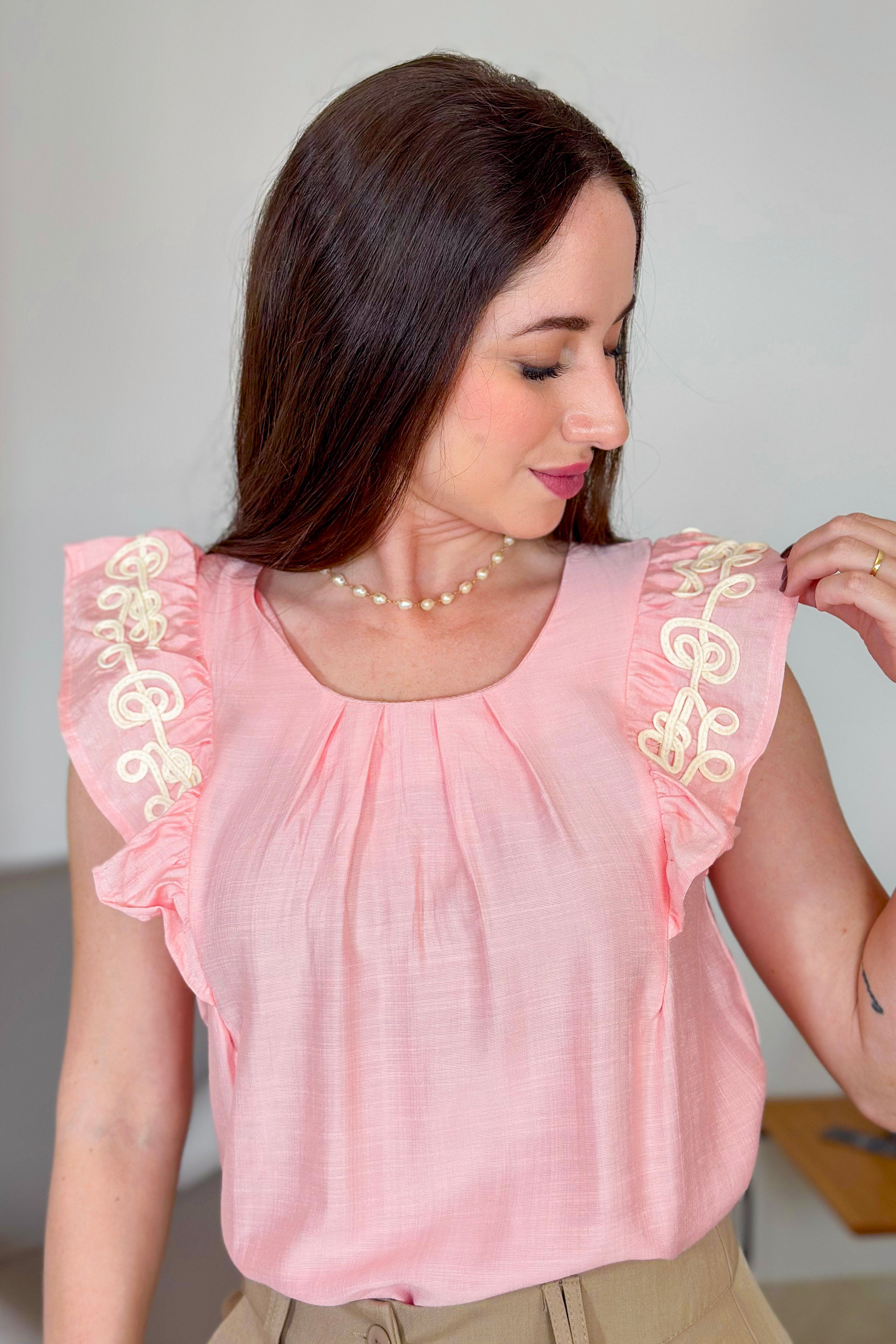 Blusa Regata em Visco Natural Detalhe Bordado Ombro Lilian Rosa