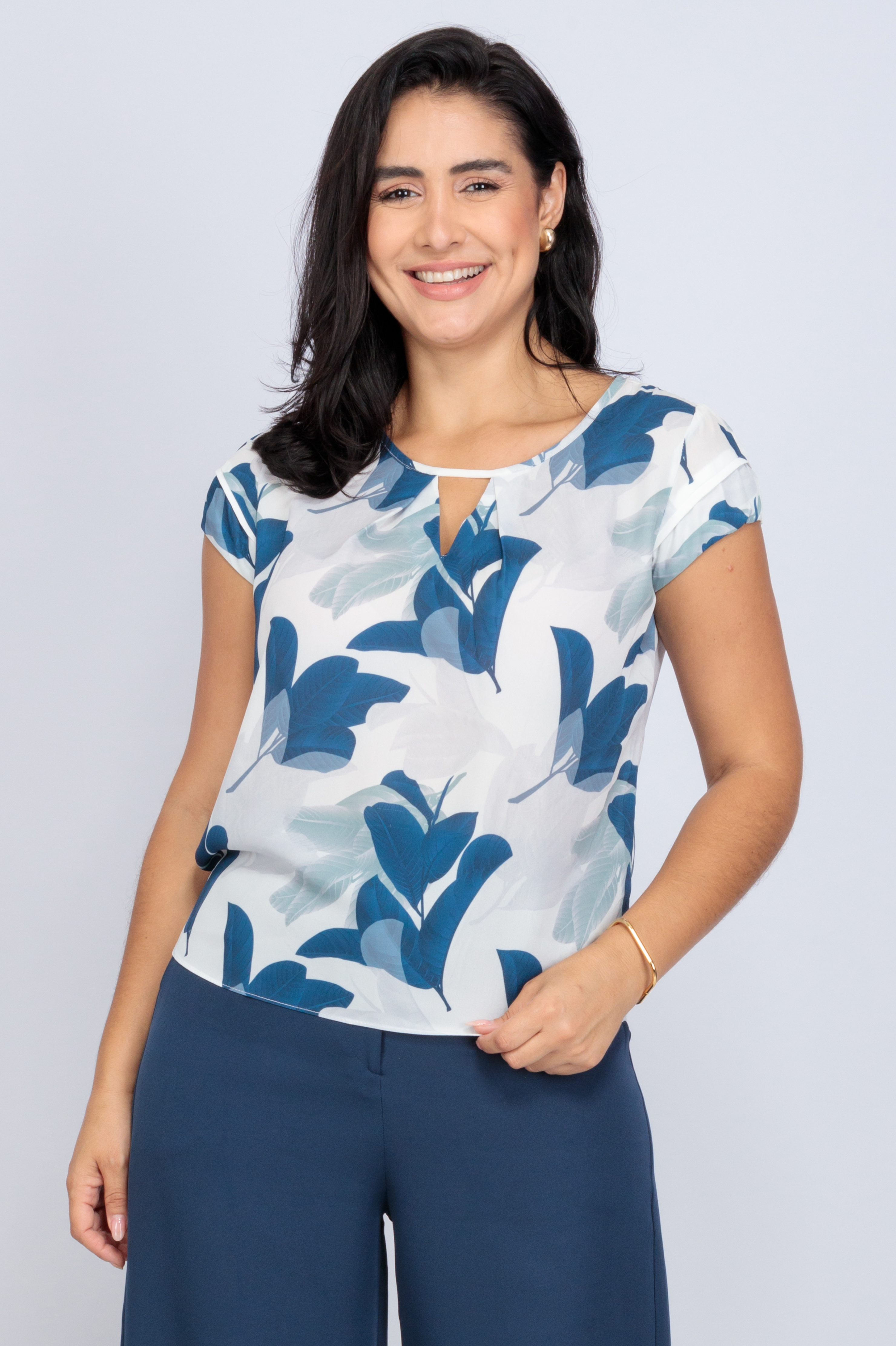 Blusa Manga Curta Abertura Colo Isabela Estampada Folhas Azul - imporium