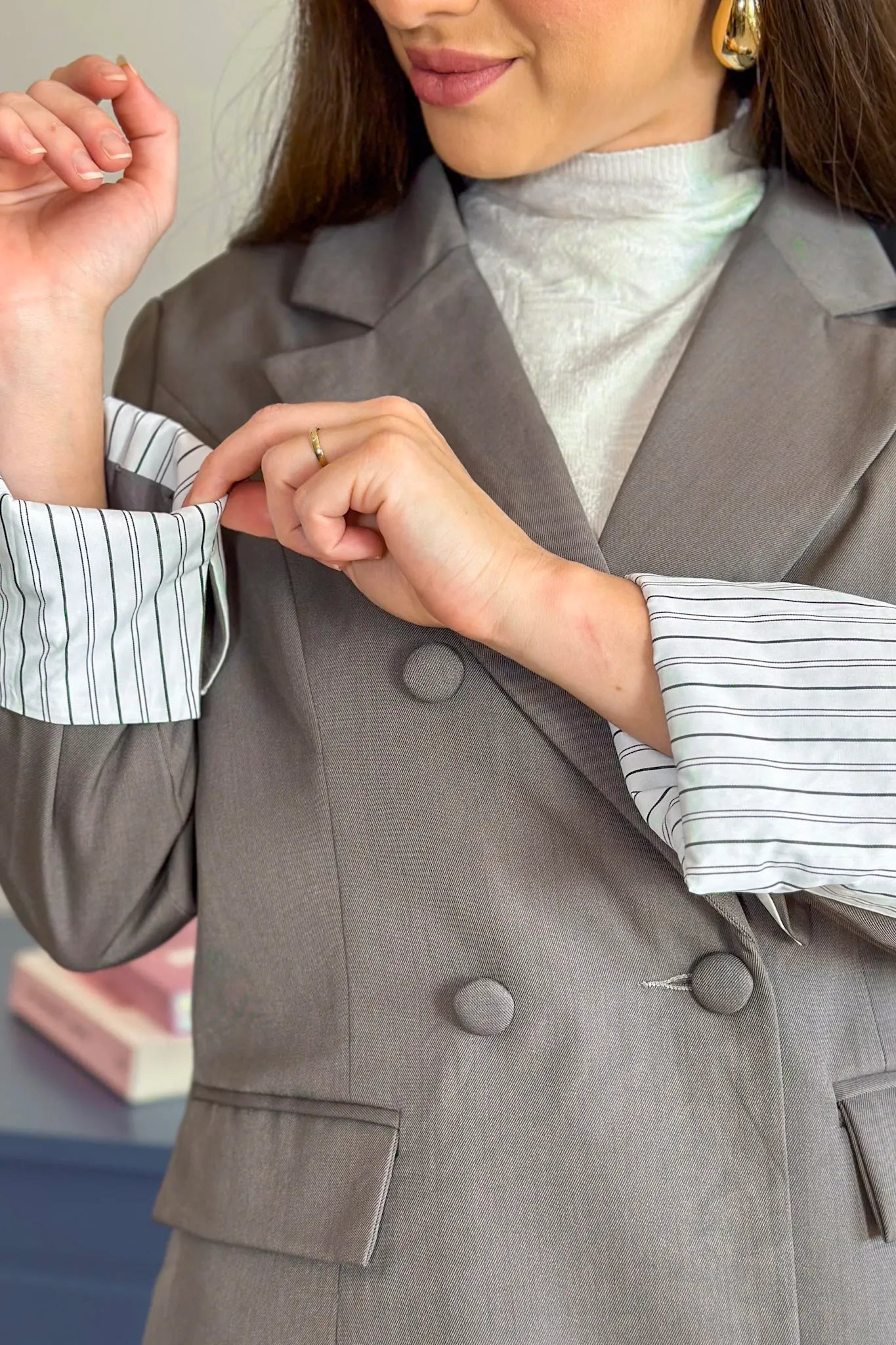 Blazer Detalhe Botões Bolso Fake Janaina Cinza