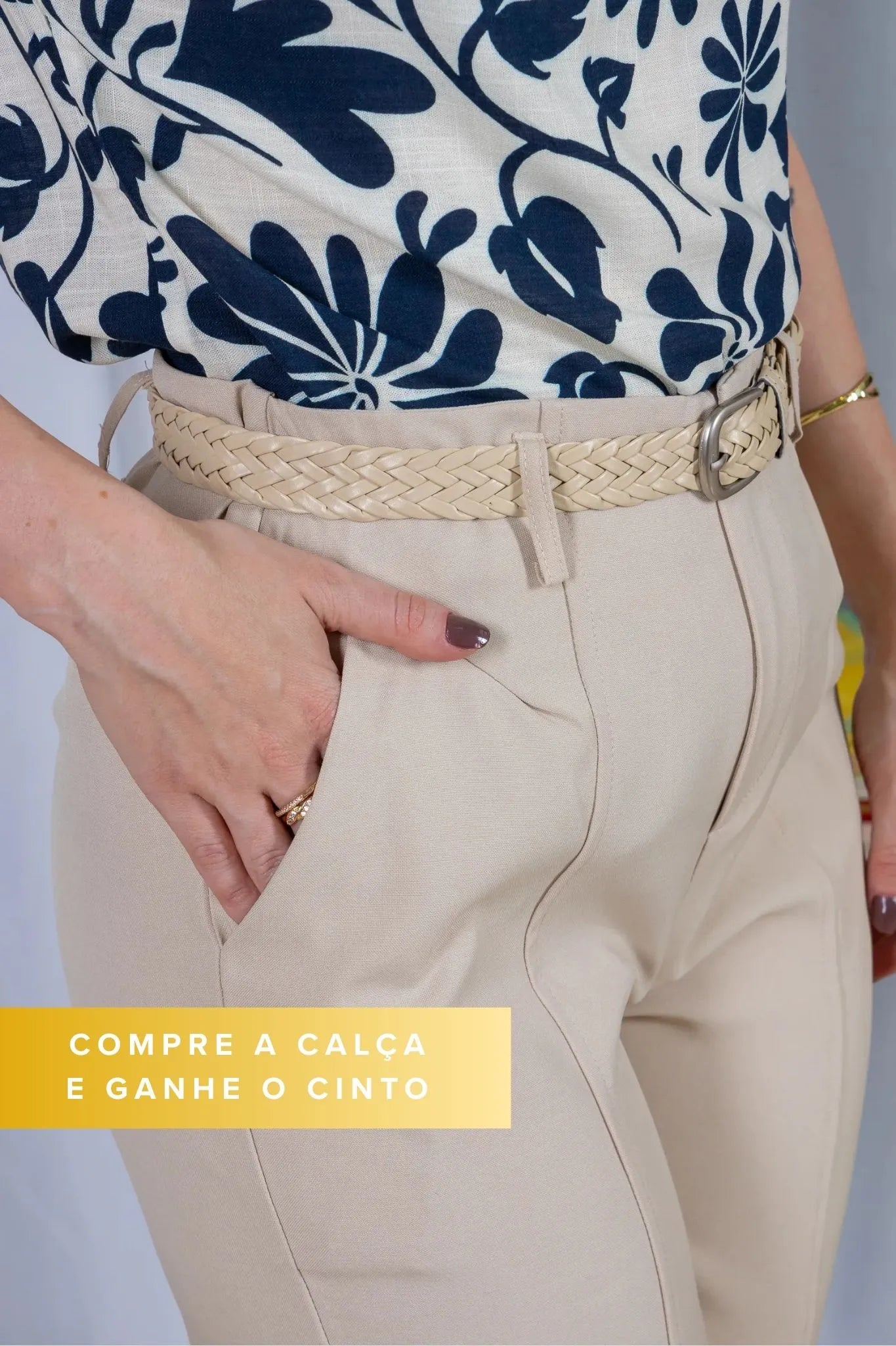 Calça Alfaiataria Corte Reto Friso e Cós Infinito Bianca Creme