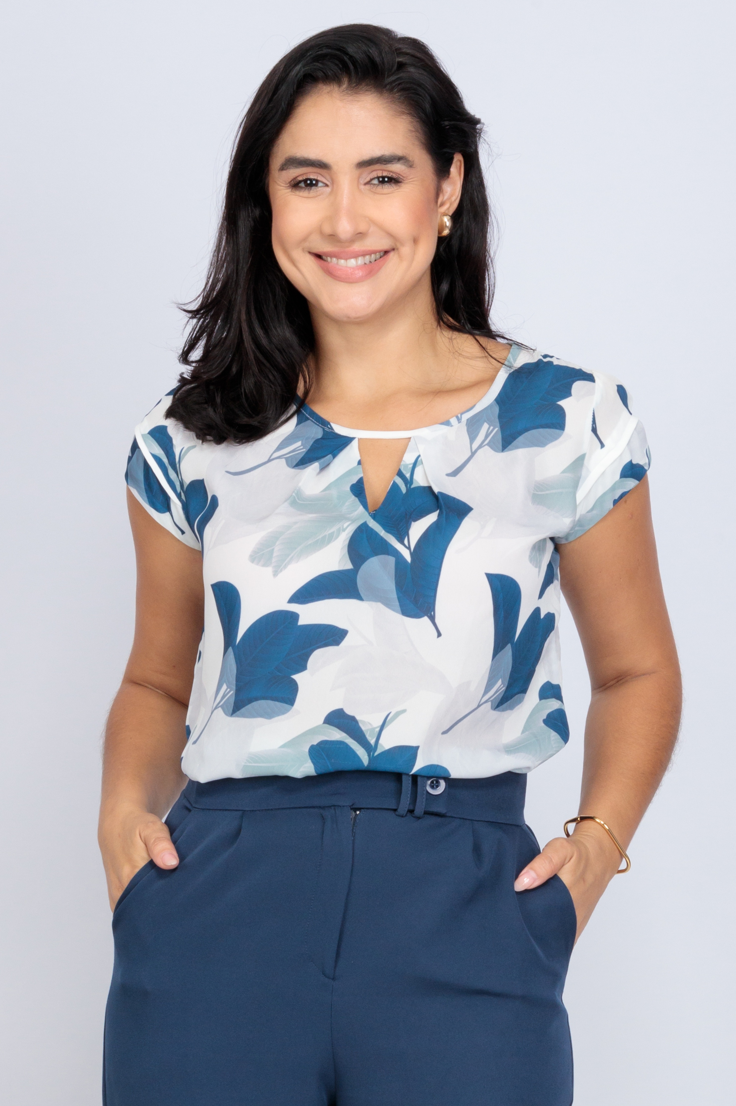 Blusa Manga Curta Abertura Colo Isabela Estampada Folhas Azul - imporium