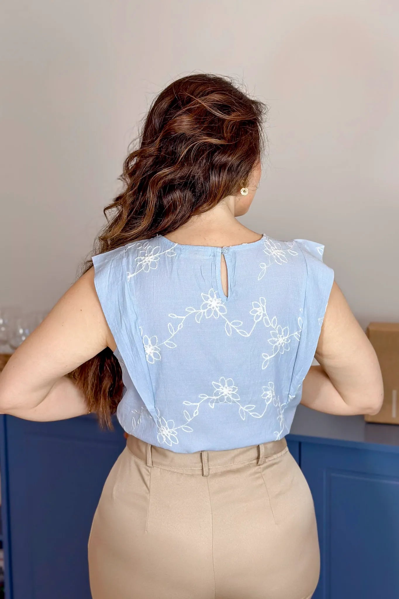 Blusa Regata Visco Delicata Detalhe Bordado Leonor Azul