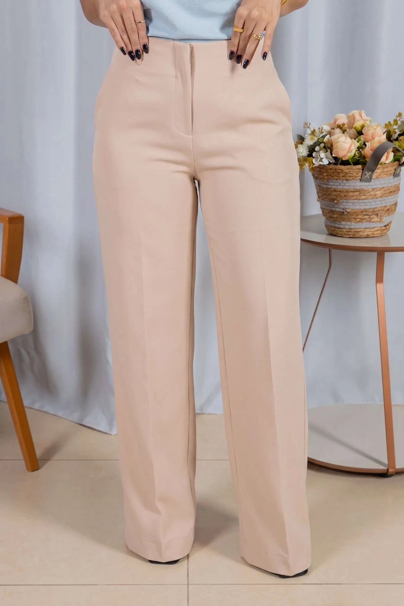 Calça Pantalona em Alfaiataria com Cinto Encapado Cinthia Creme