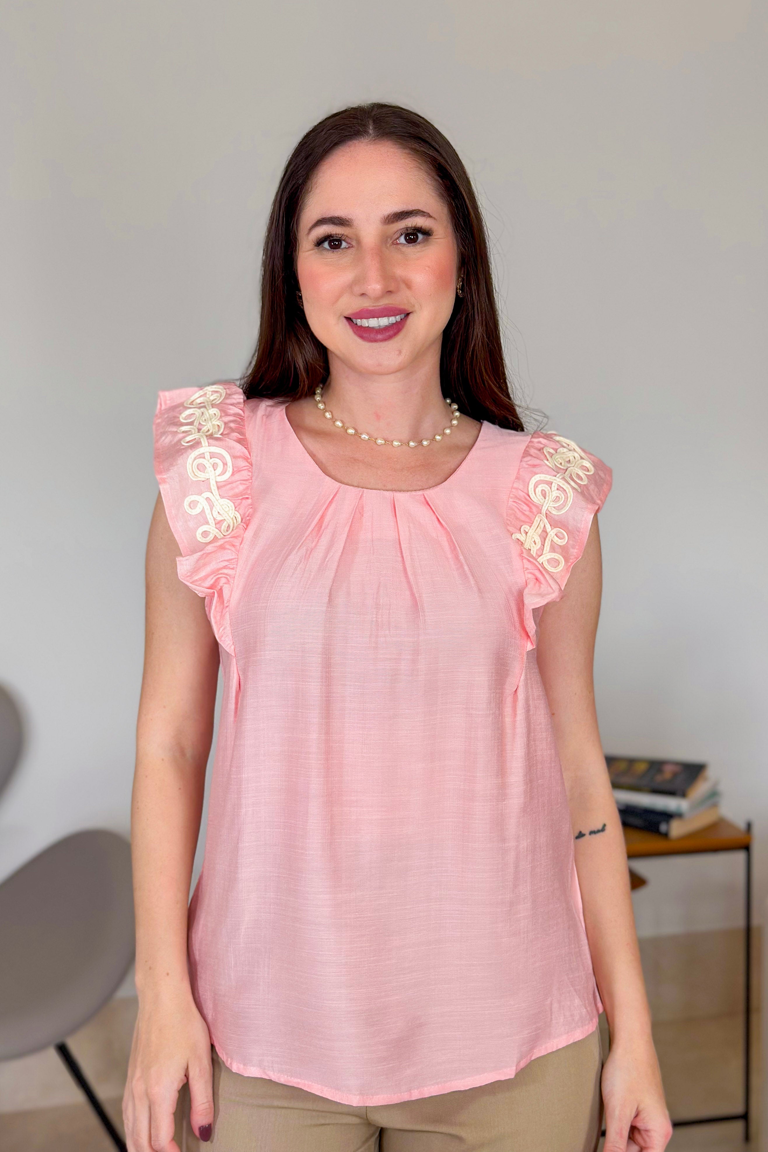 Blusa Regata em Visco Natural Detalhe Bordado Ombro Lilian Rosa