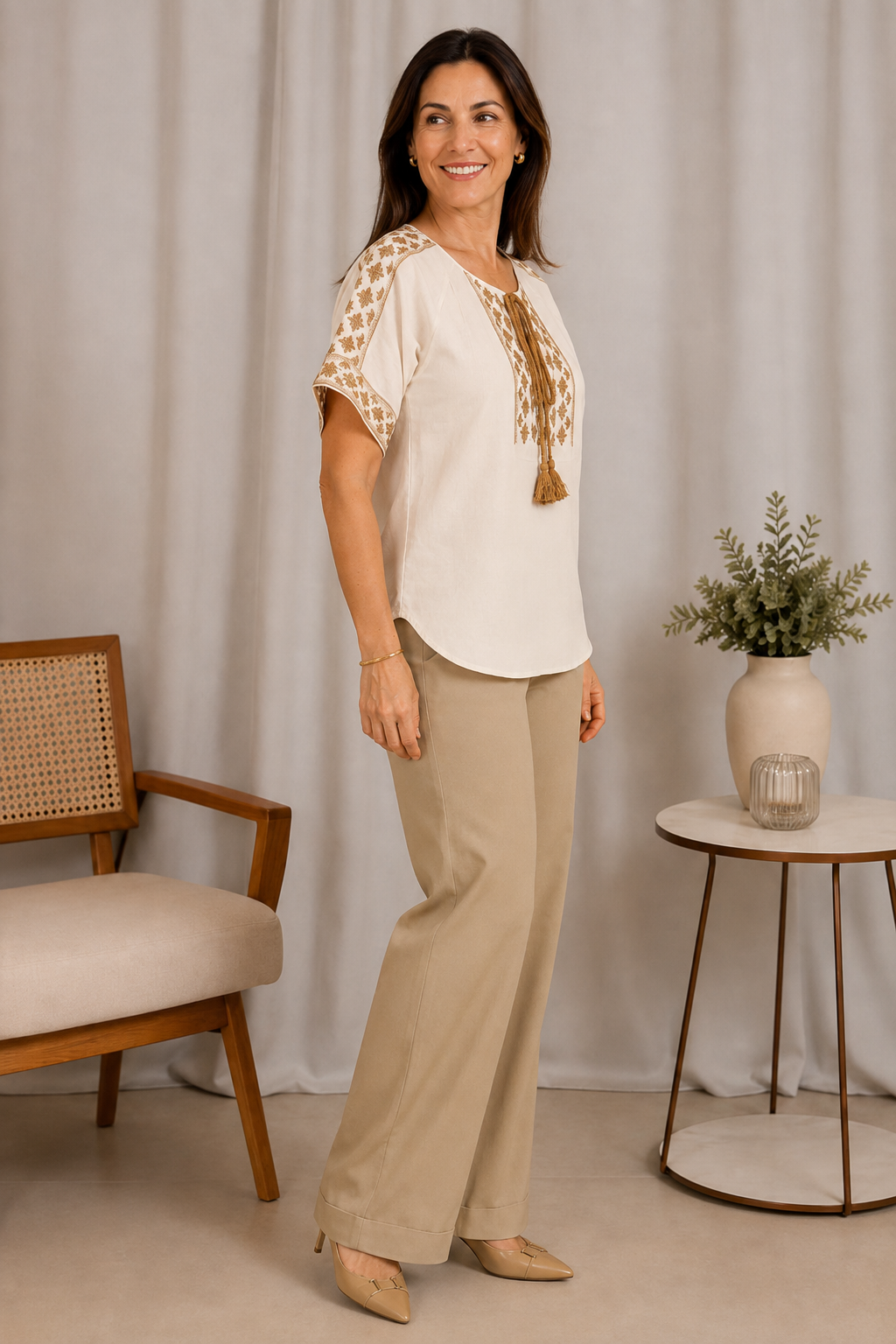 Blusa Em Cotton Linho Fresca Bordada Com Amarração Edna Branca