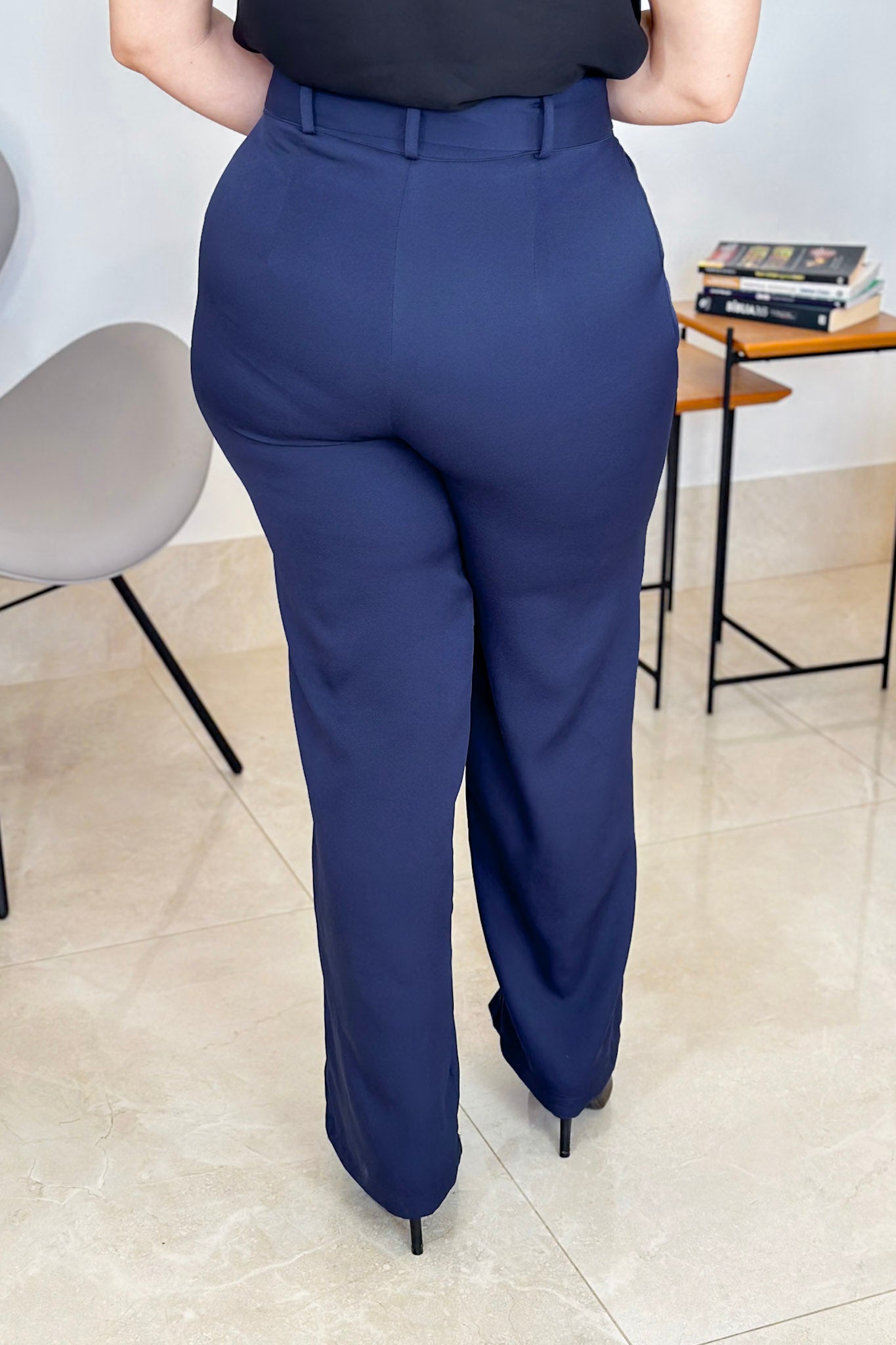Calça Corte Reto Detalhe Cinto Priscila Azul Marinho - imporium