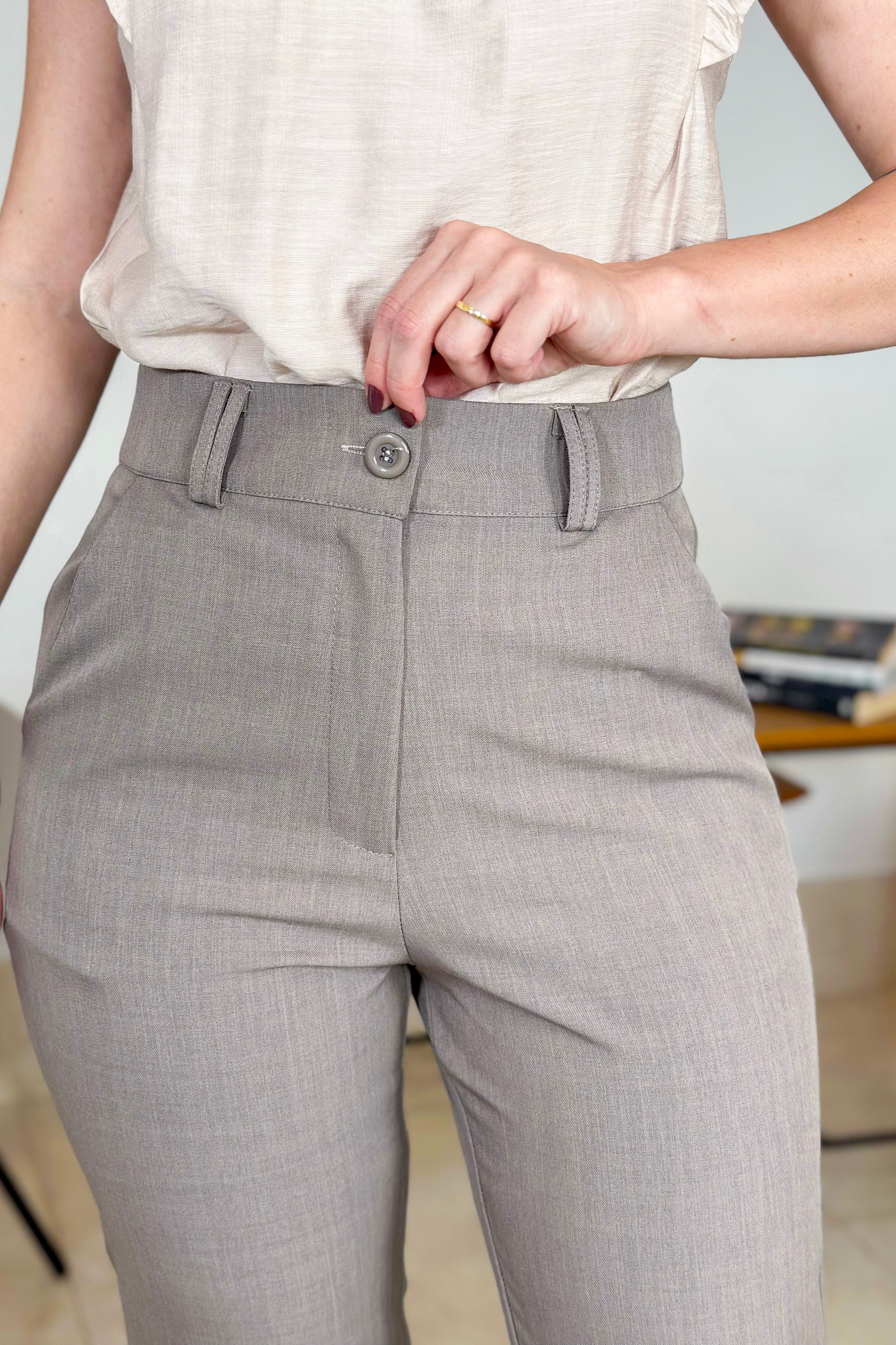 Calça Corte Reto Em Alfaiataria Alicia Cinza
