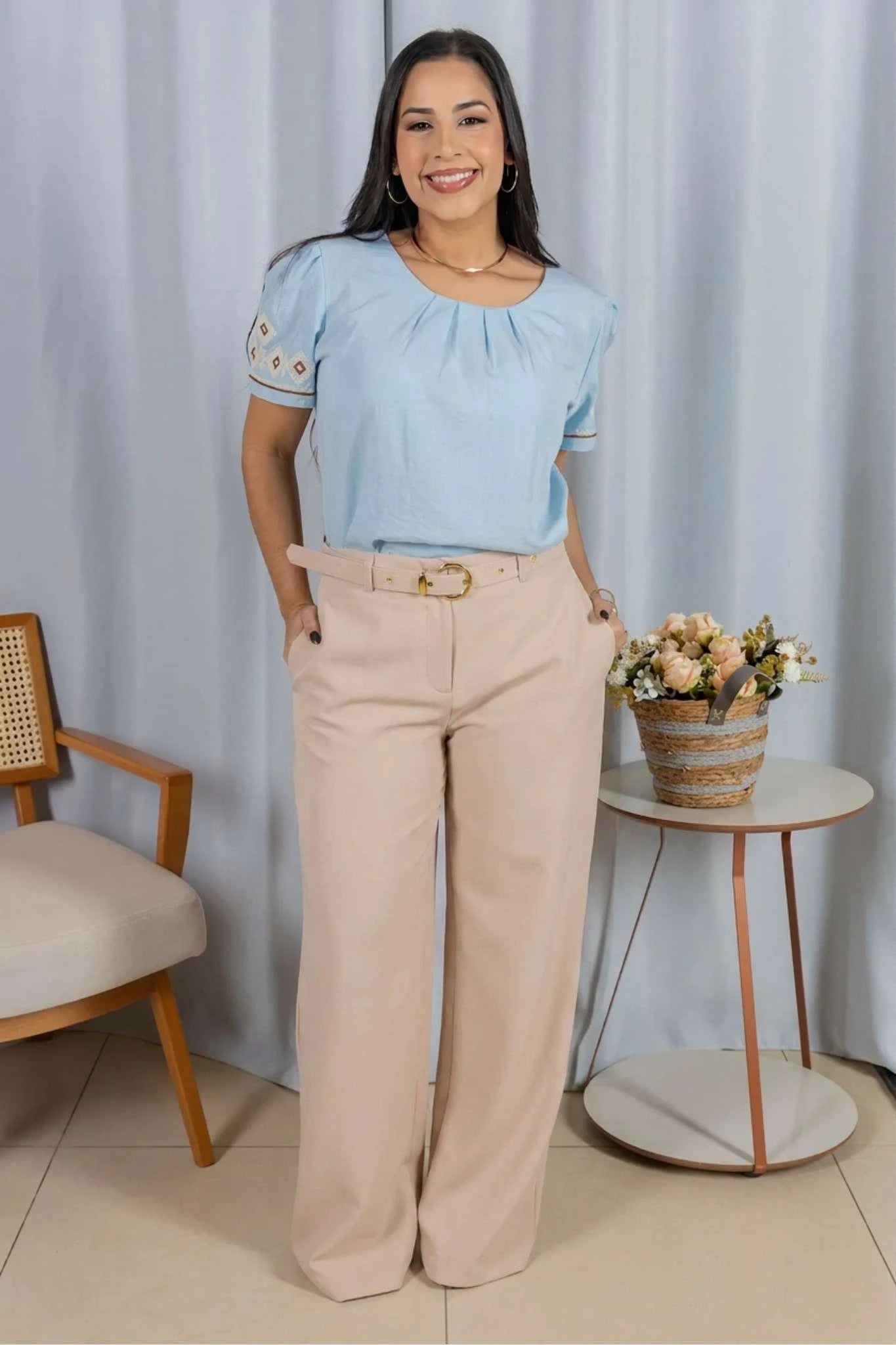 Calça Pantalona em Alfaiataria com Cinto Encapado Cinthia Creme