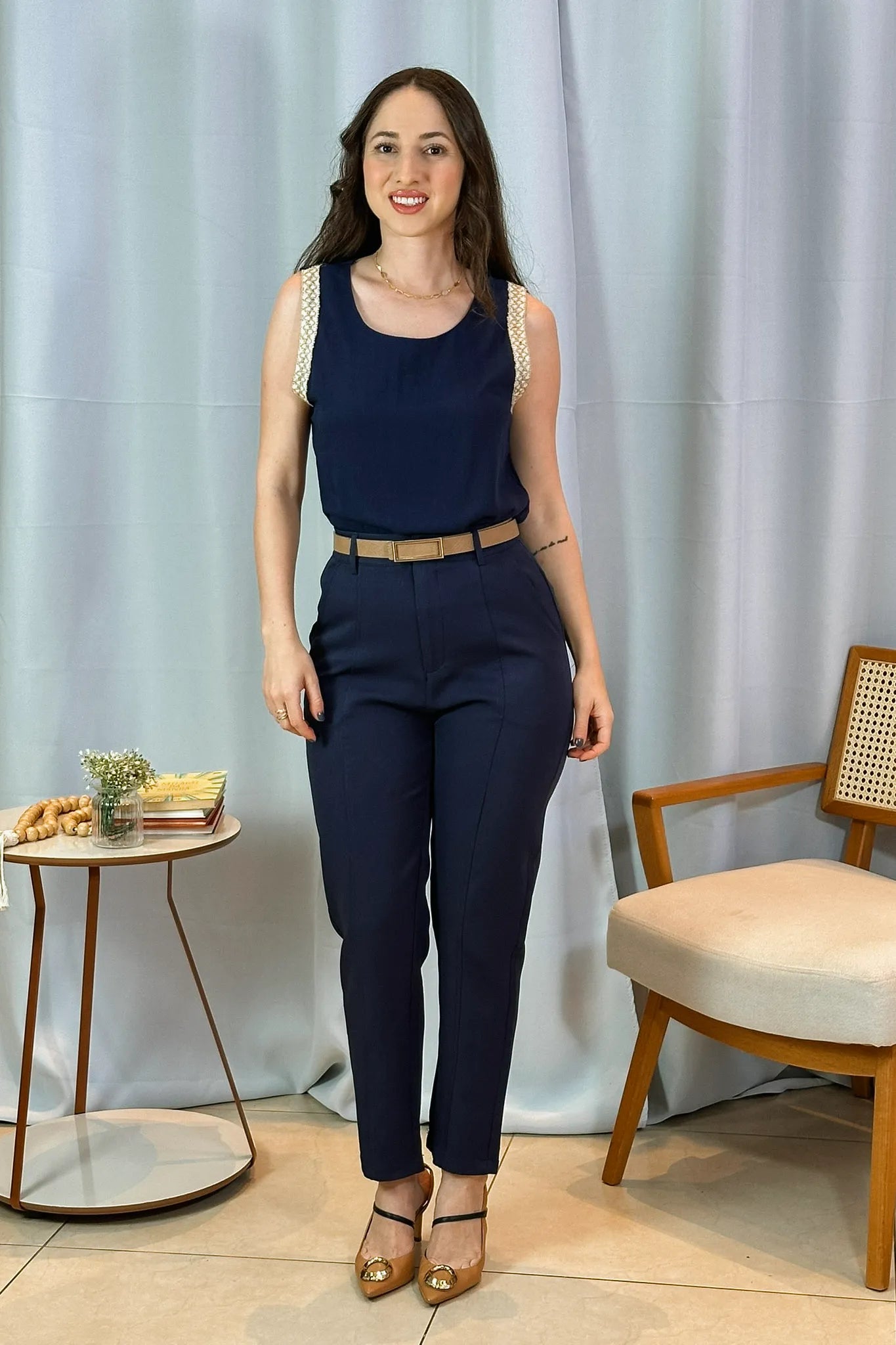 Conjunto: Blusa Regata Detalhe Bordado Visco-linho Ana Maria Braga Azul Marinho + Calça Corte Reto Detalhe Friso Crepe Milano Eliana Bezerra Azul Marinho