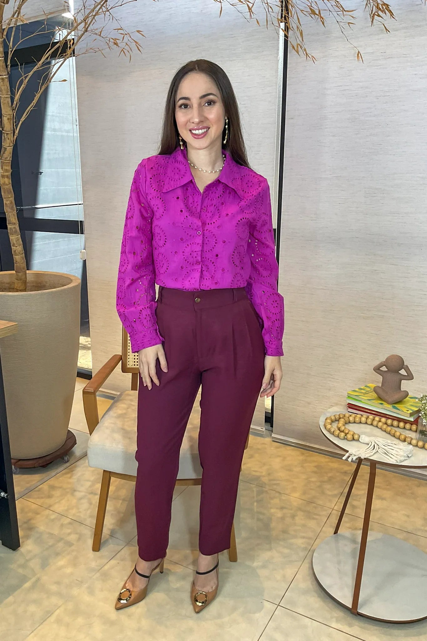Conjunto: Camisa Manga Longa Em Laise Maia Fúcsia + Calça Corte Reto Alfaiataria Serena Laísa Marsala