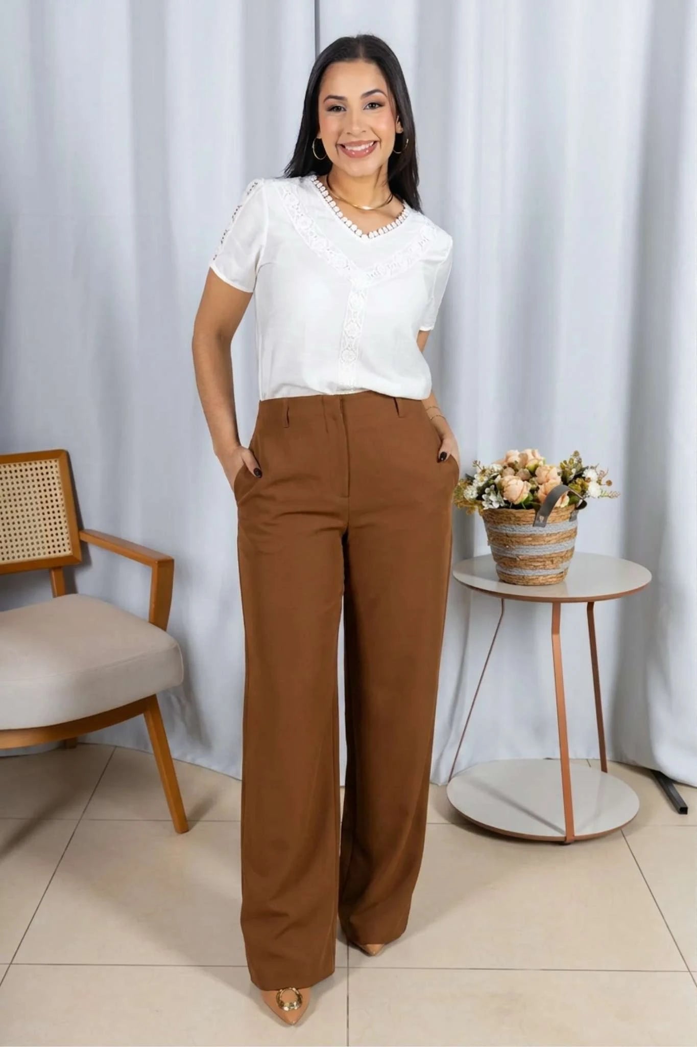 Calça Pantalona em Alfaiataria com Cinto Encapado Cinthia Marrom Escuro