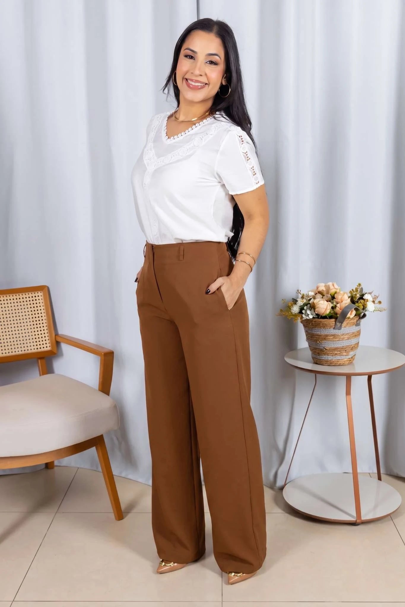 Calça Pantalona em Alfaiataria com Cinto Encapado Cinthia Marrom Escuro