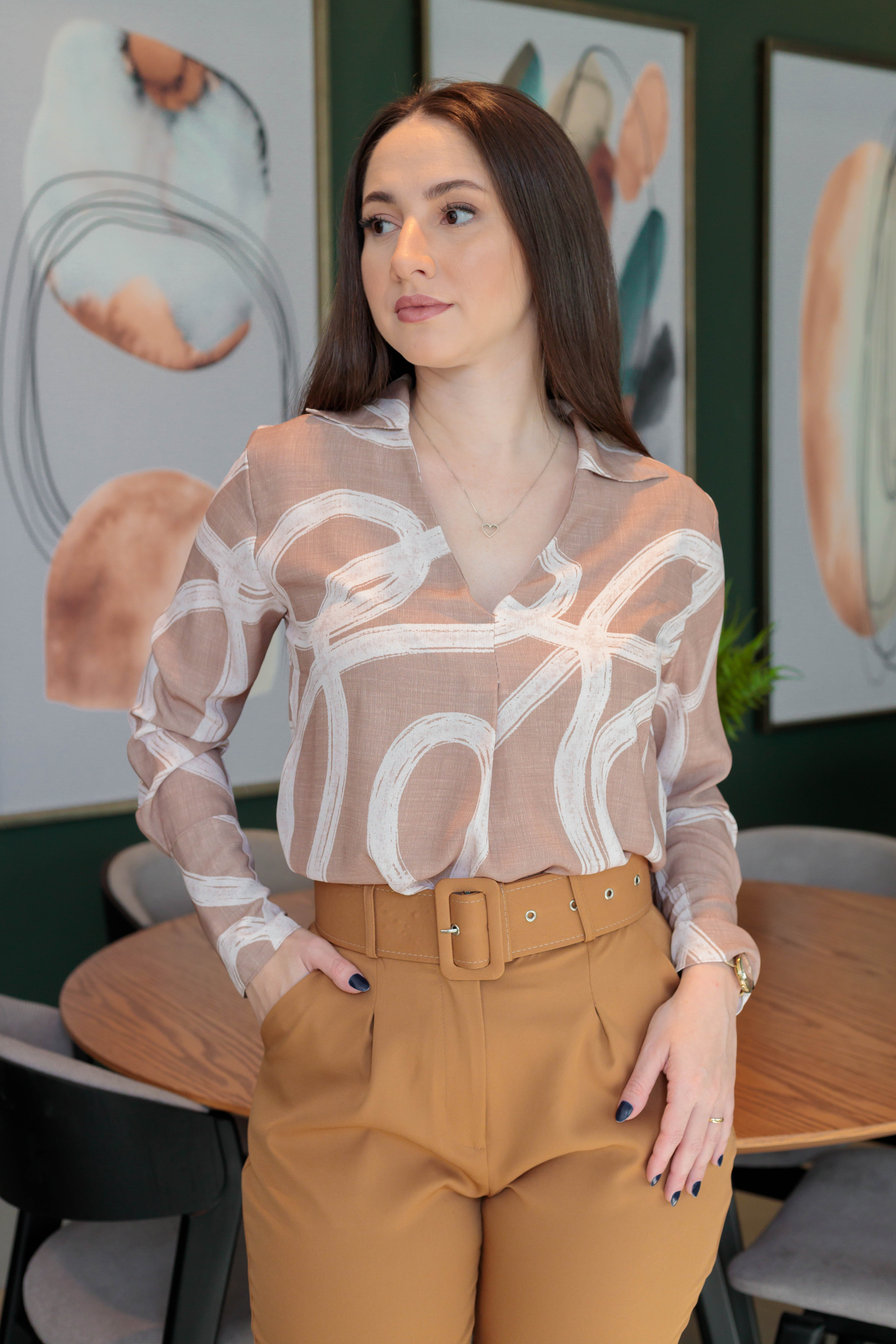 Blusa Manga Longa Decote "V" Laura Estampada Bege