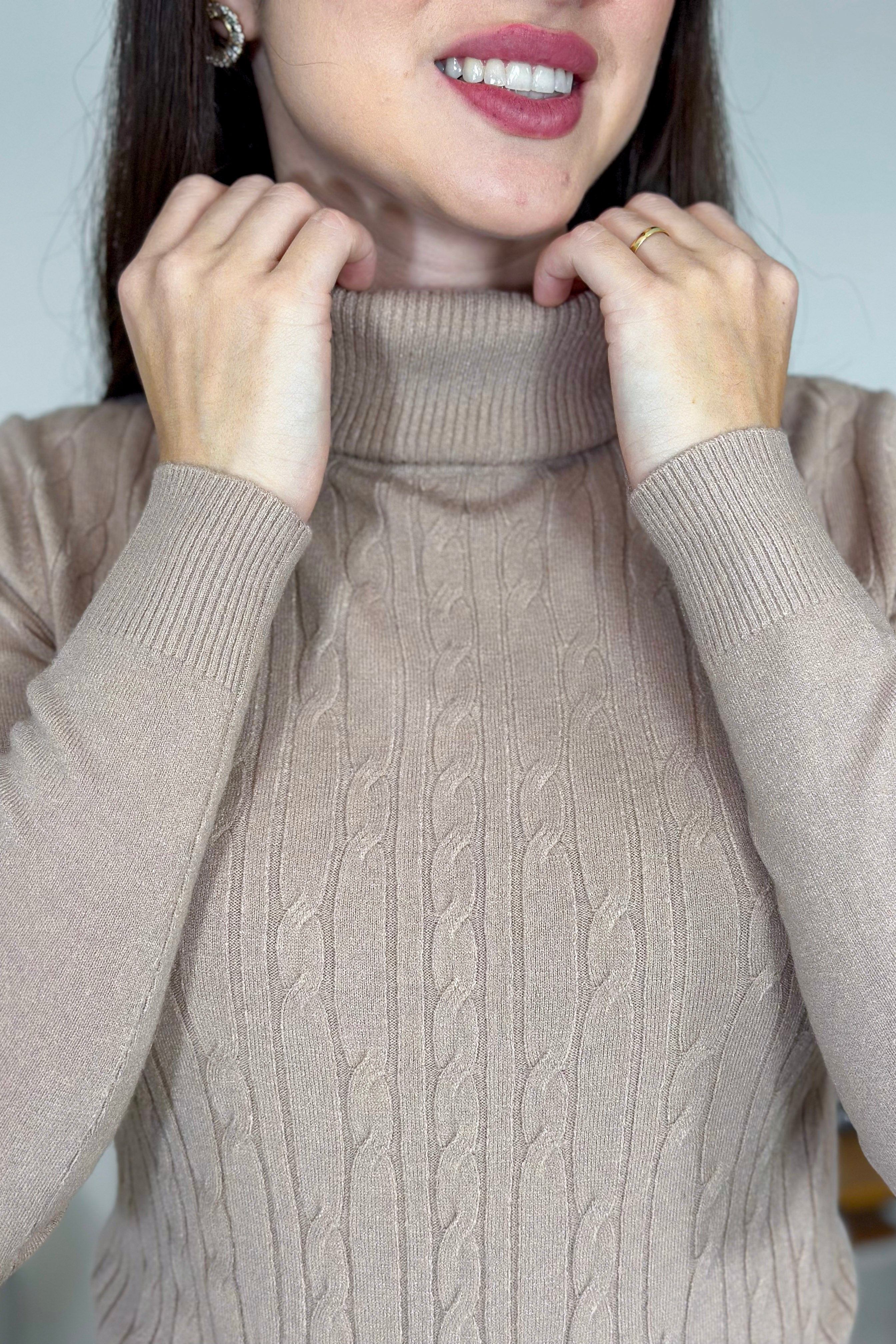 Blusa Manga Longa Em Tricot Modal Gola Boba Erica Bege