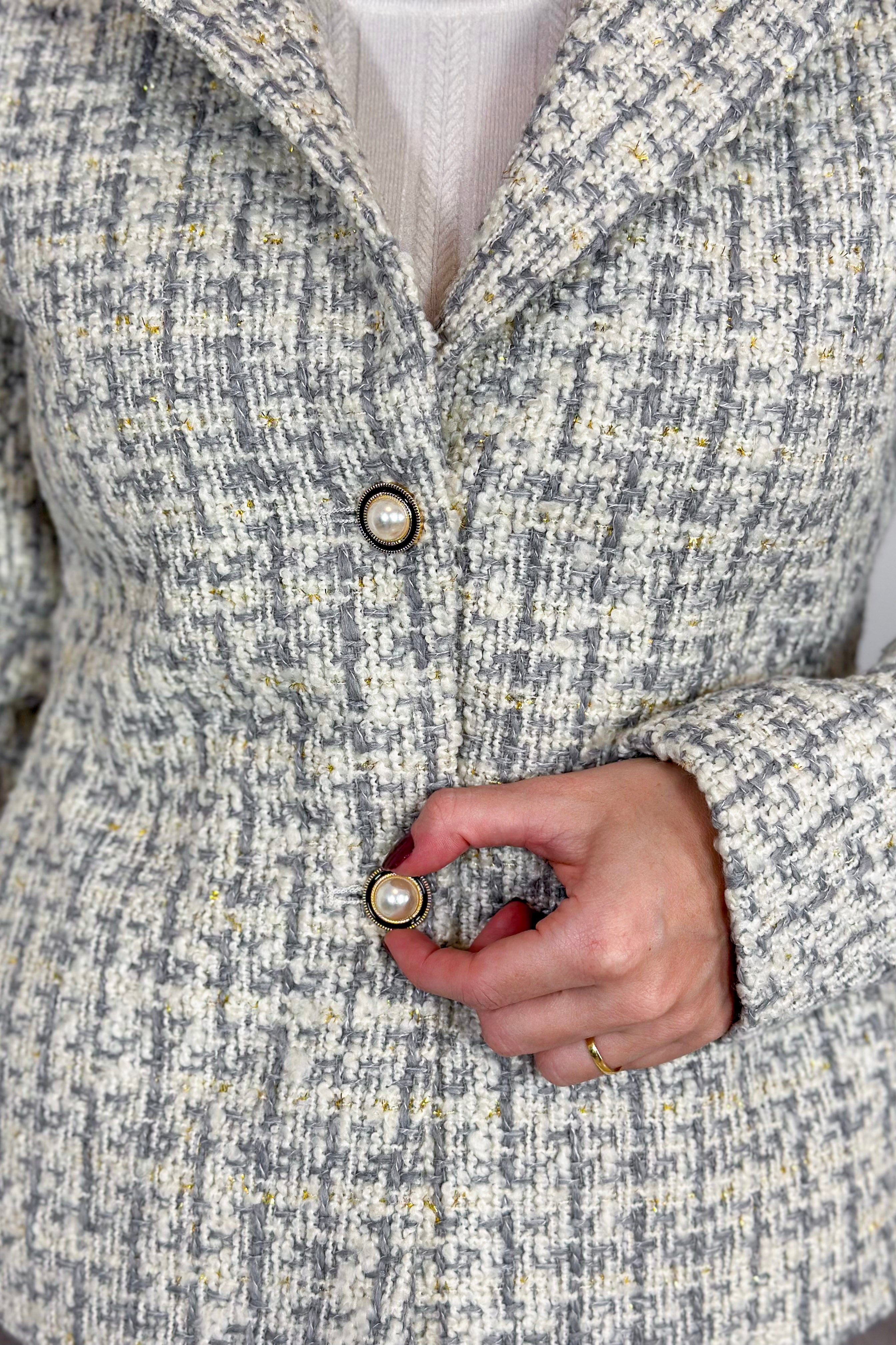 Casaco Elegante Em Tweed Pérola Estampado Cinza