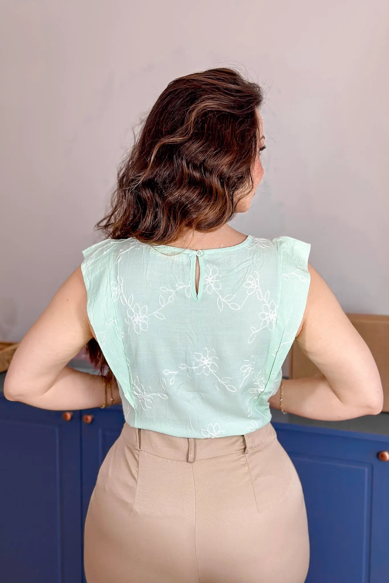 Blusa Regata Visco Delicata Detalhe Bordado Leonor Verde