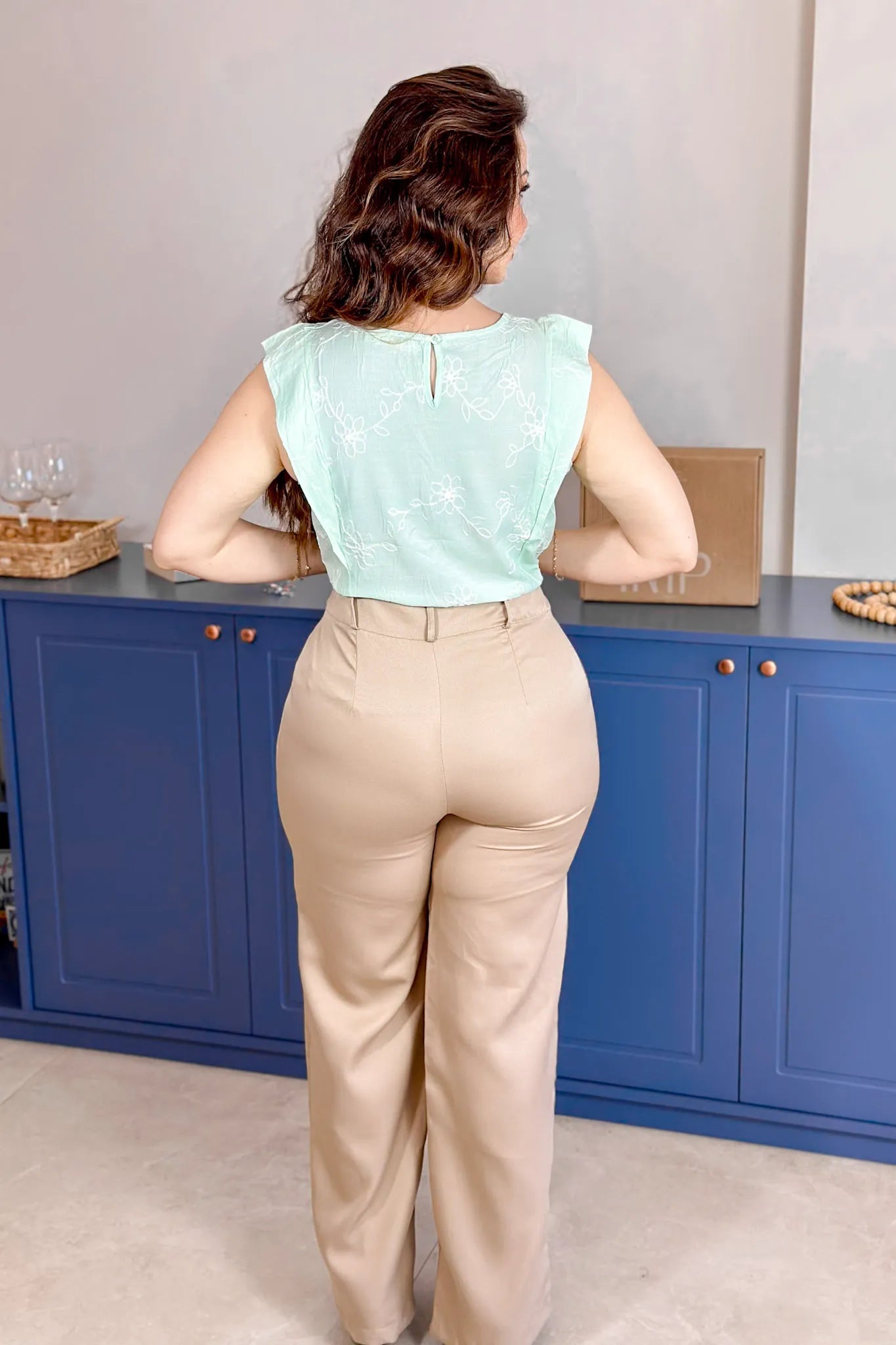 Blusa Regata Visco Delicata Detalhe Bordado Leonor Verde