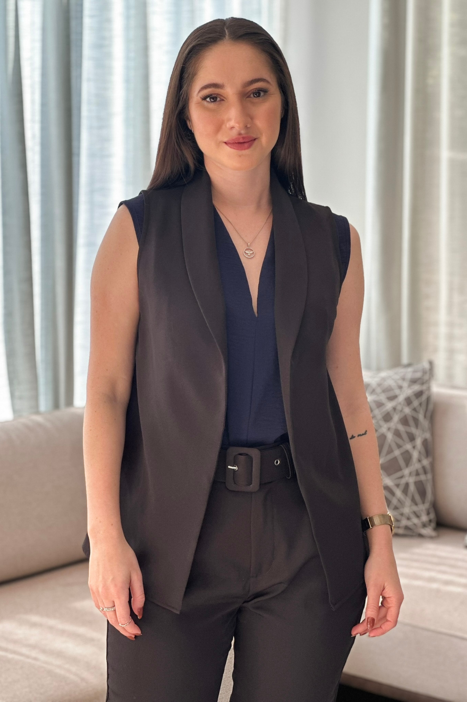 Colete Detalhe Gola Longo Vitoria Preto - imporium