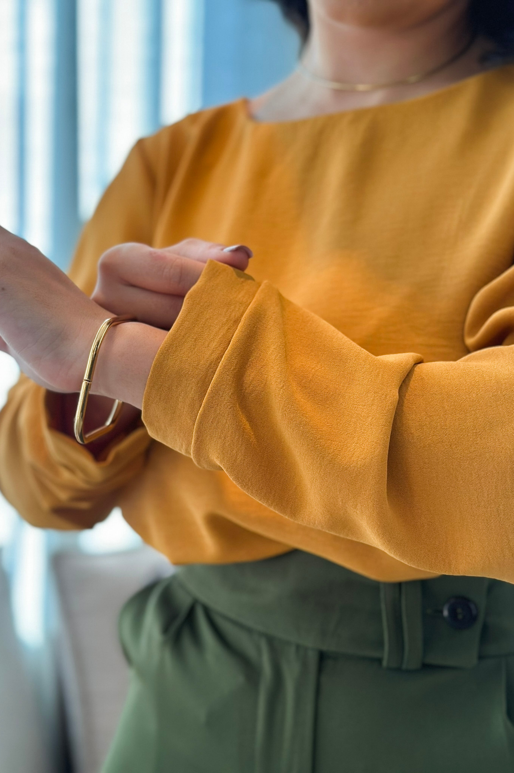 Blusa Manga Longa Clássica Isabel Mostarda