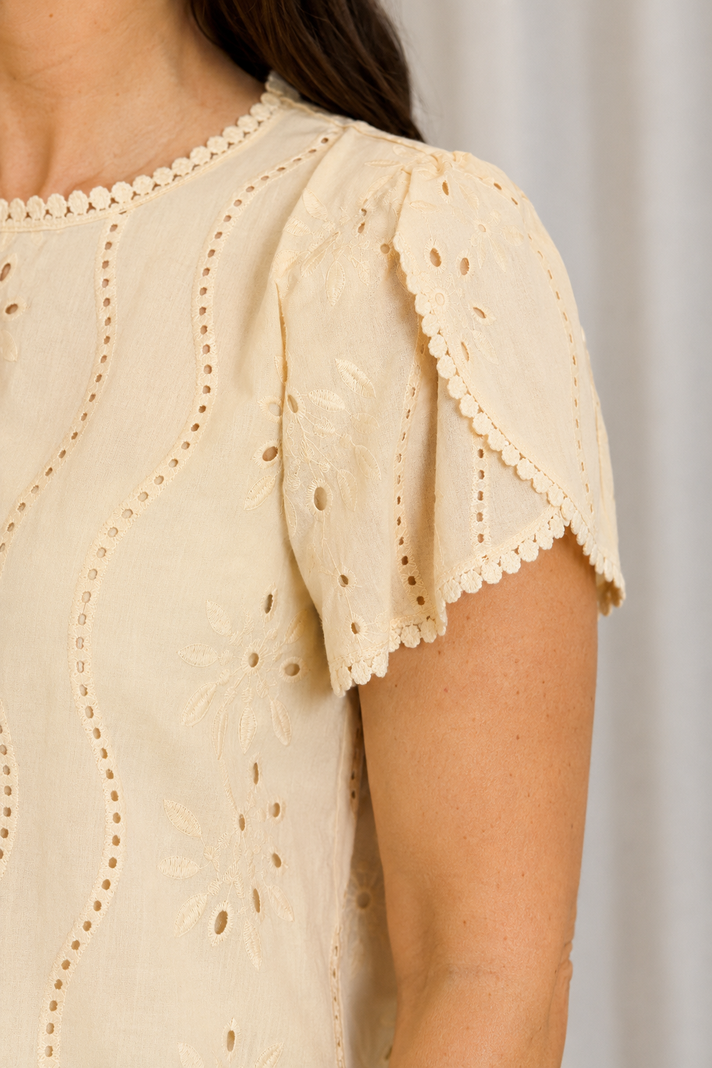 Blusa Laise com Manga Transpassada Valesca Creme