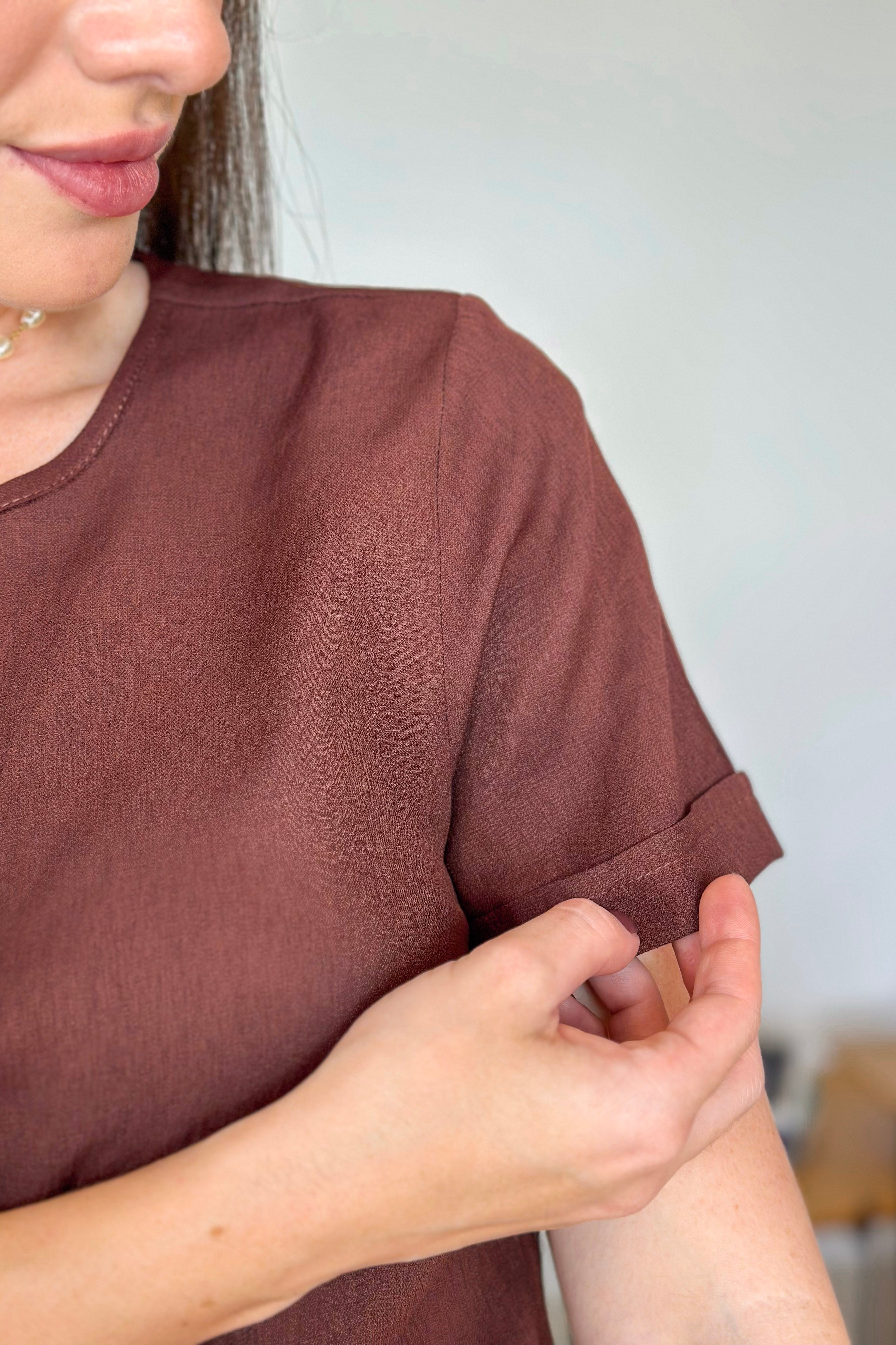 Blusa Manga Curta Em Visco Soft Recorte Costa Detalhe Ondulado Julieta Marrom