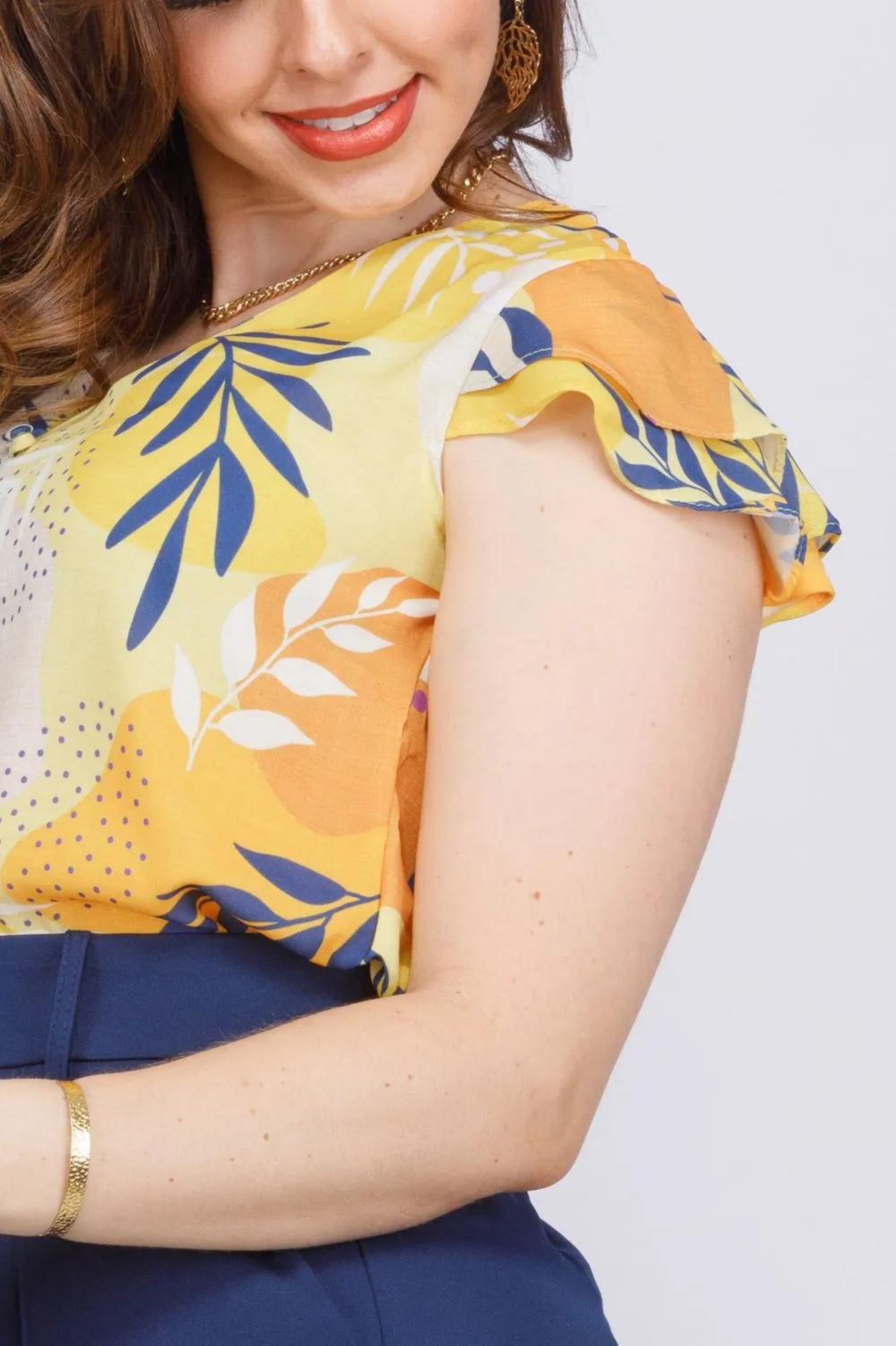 Blusa Manga Curta Decote "V" Botões Alana Estampada Amarela