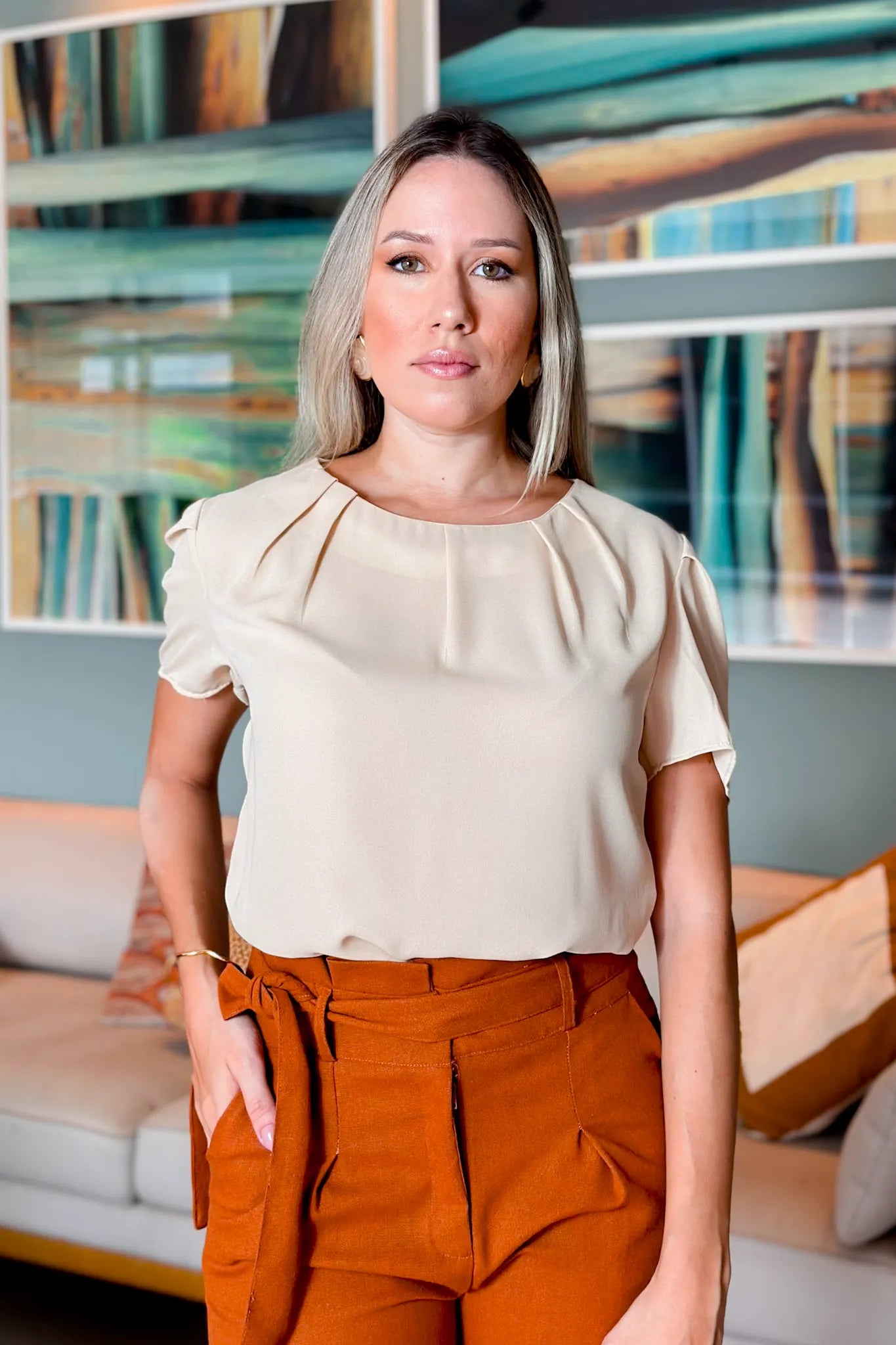 Blusa Detalhe Pregas Colo Soraya Bege
