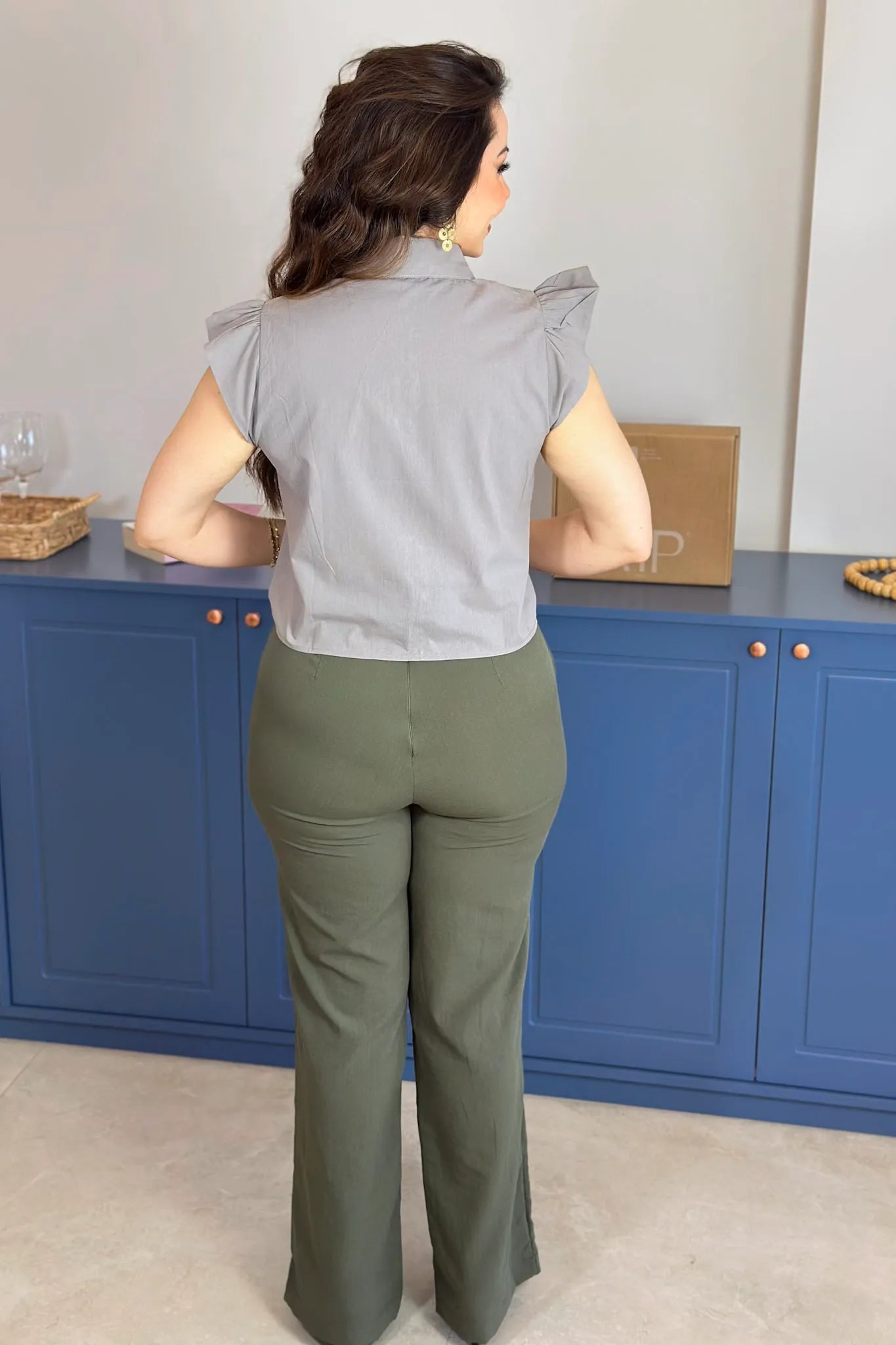 Camisa Manga Curta Detalhe Laço Thamires Cinza