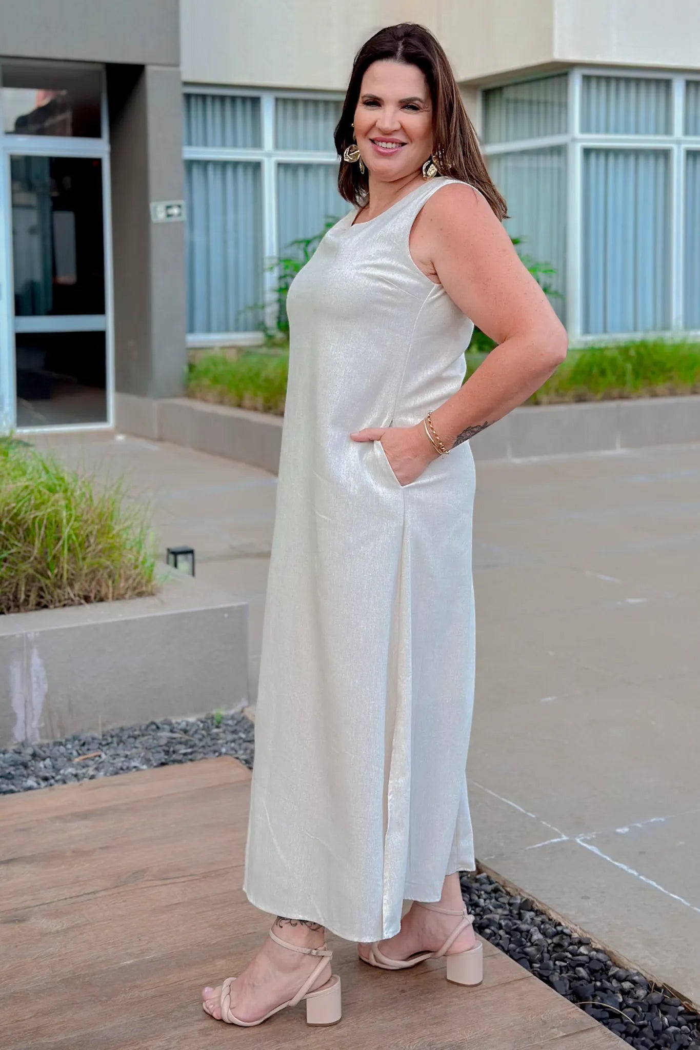 Vestido Midi Detalhe Bolso Elisa Bege