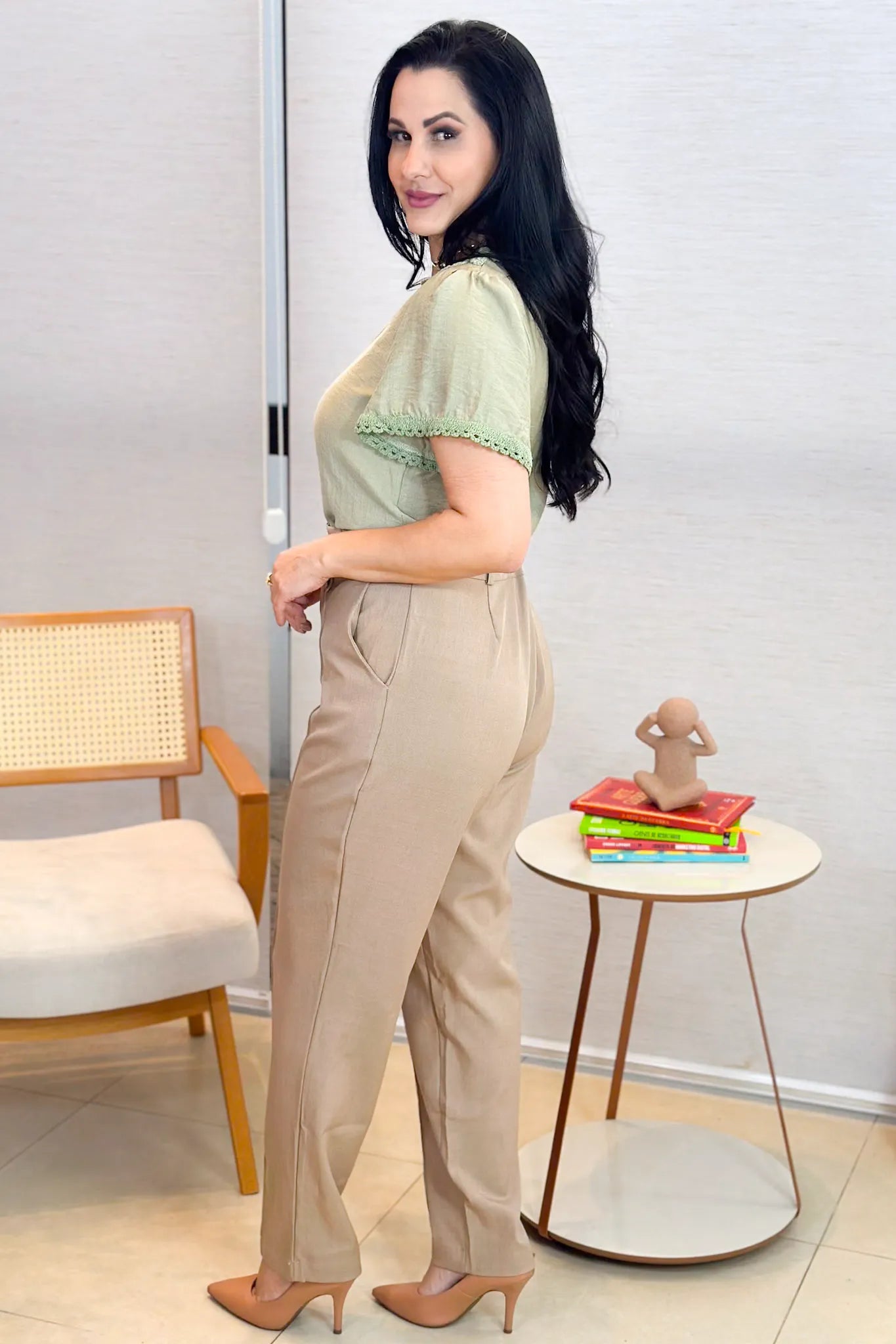 Blusa Manga Curta Visco Acetinado Detalhe Bordado Mabel Verde