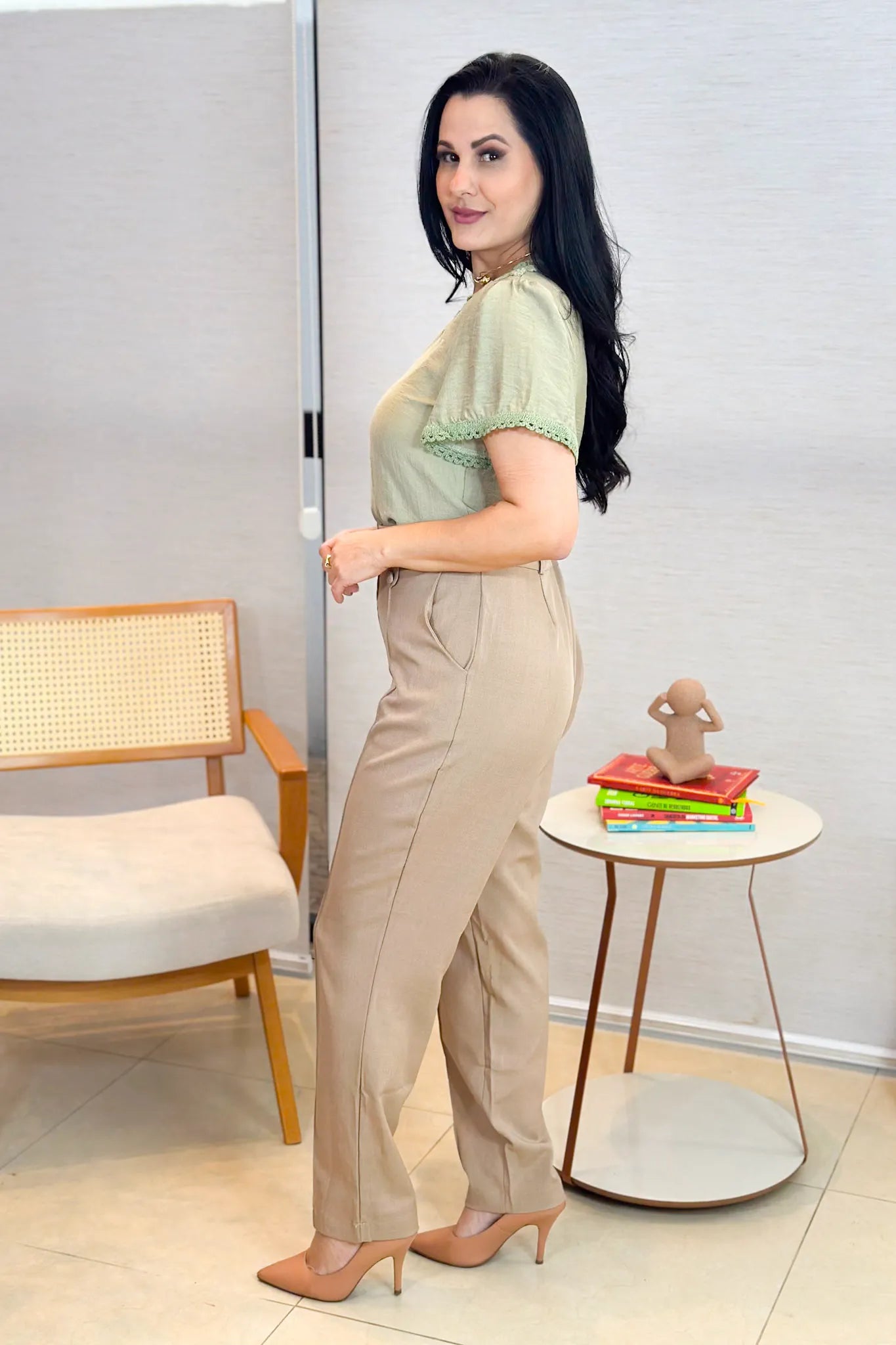 Blusa Manga Curta Visco Acetinado Detalhe Bordado Mabel Verde