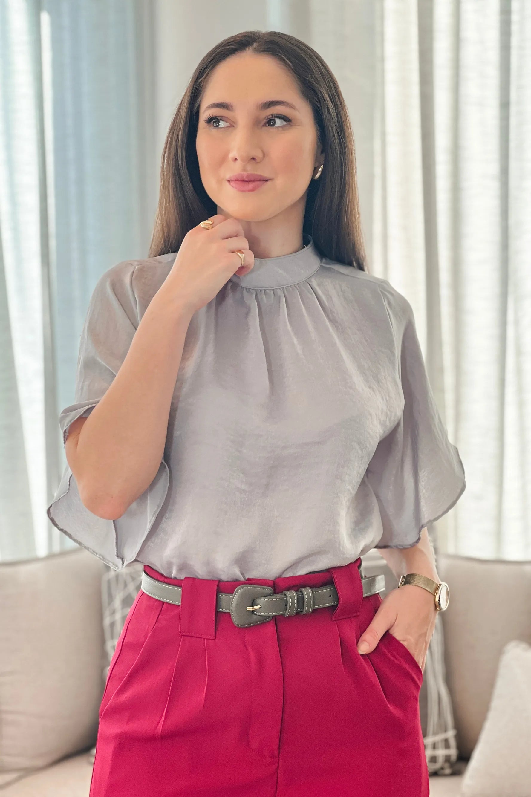 Blusa Pregas Colo Lisa Manga Flutuante Erica Cinza