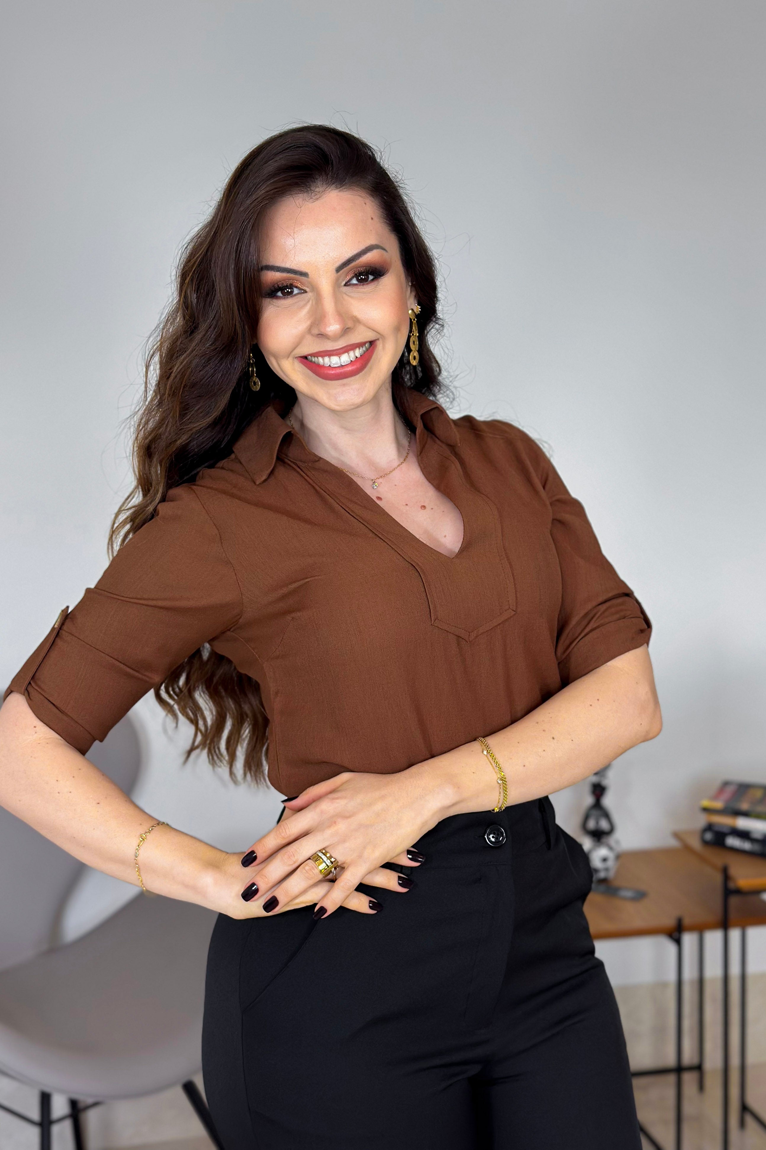 Blusa Manga 3/4 em Visco Soft Detalhe Botão Elisabeth Marrom