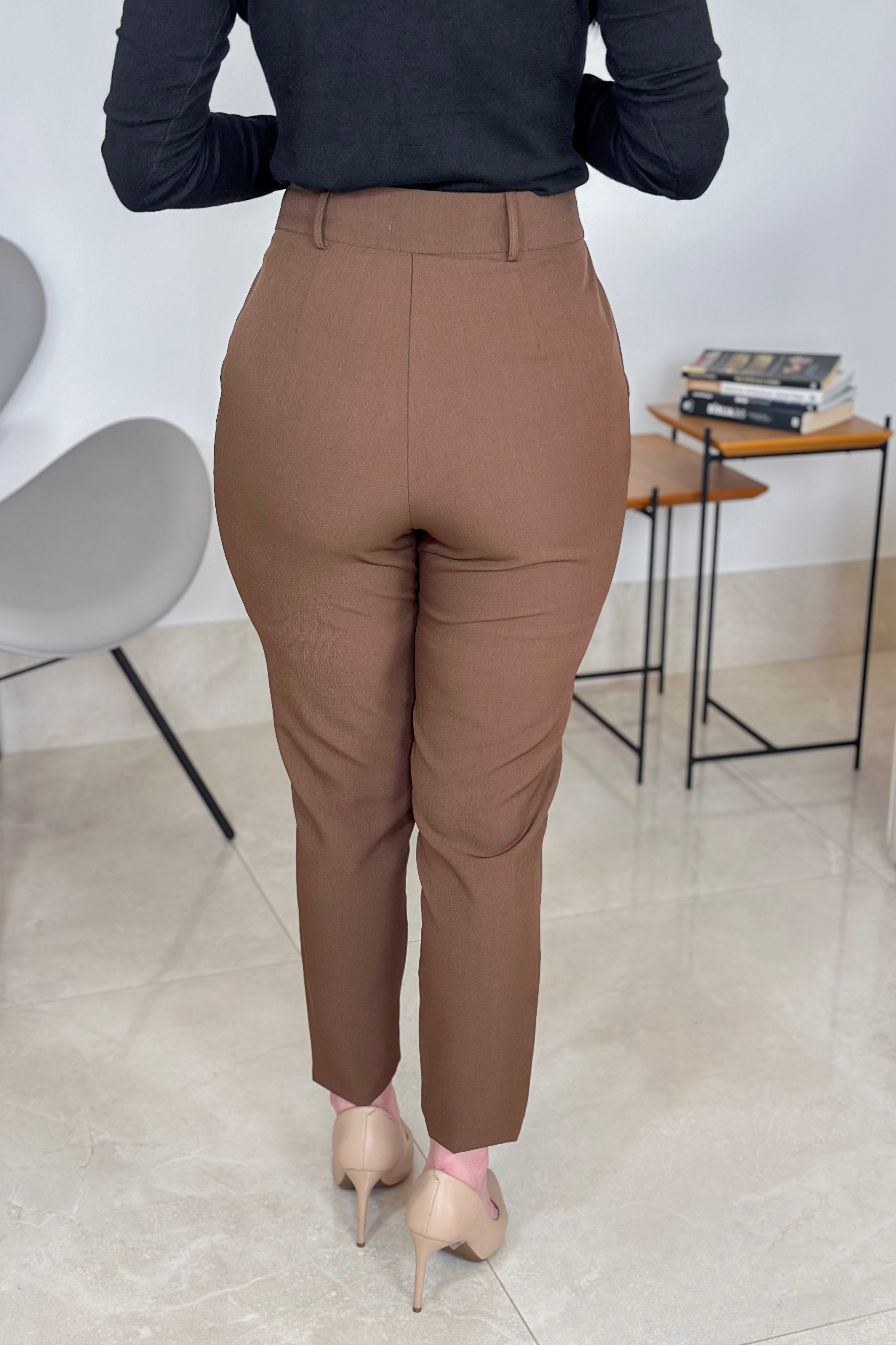 Calça Corte Reto Em Alfaiataria Alicia Marrom