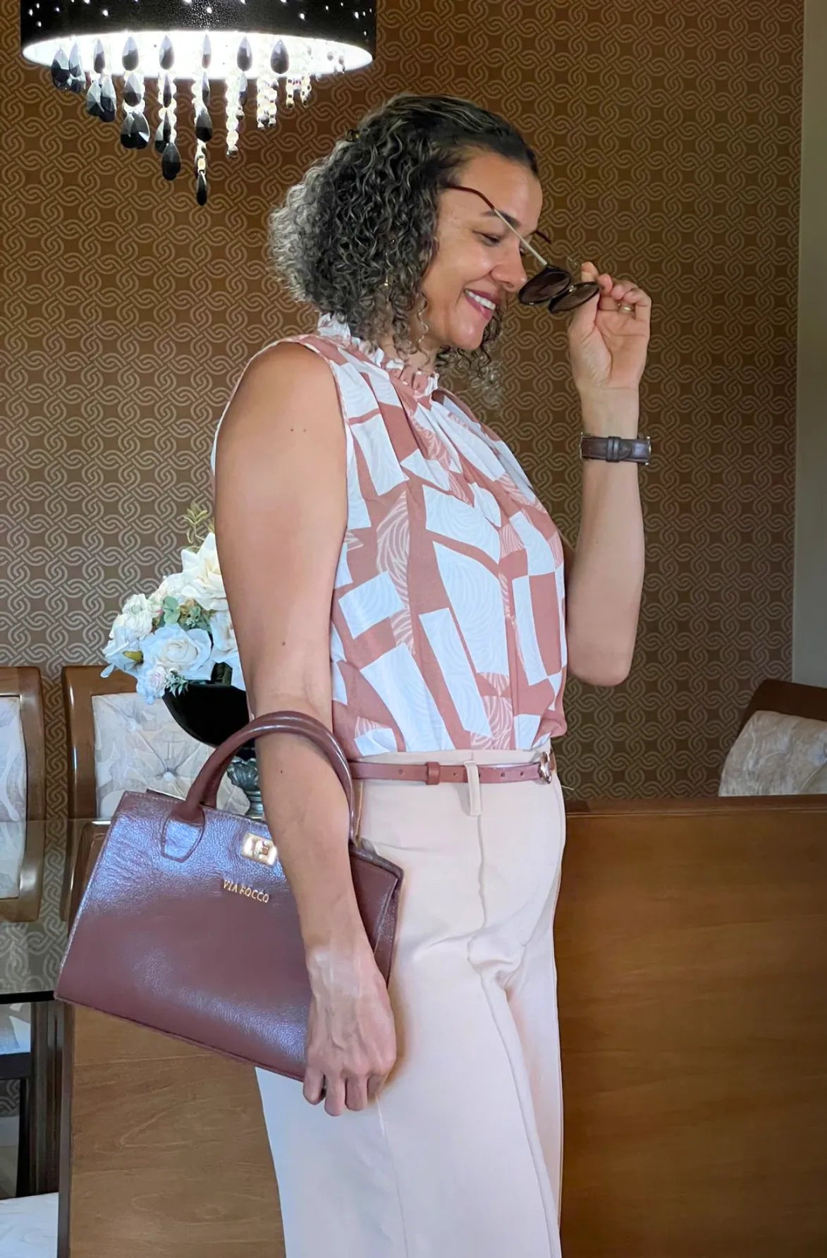 Blusa Regata Babados Gola Andreia Geométrica Marrom
