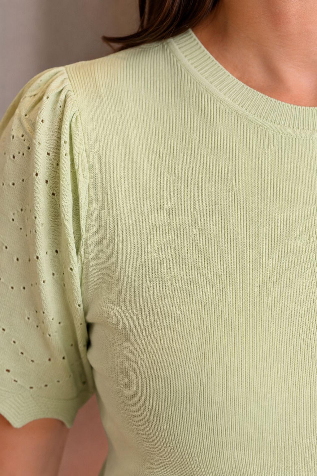 Blusa Manga Curta Que Estica Detalhe Vazado Vivian Verde