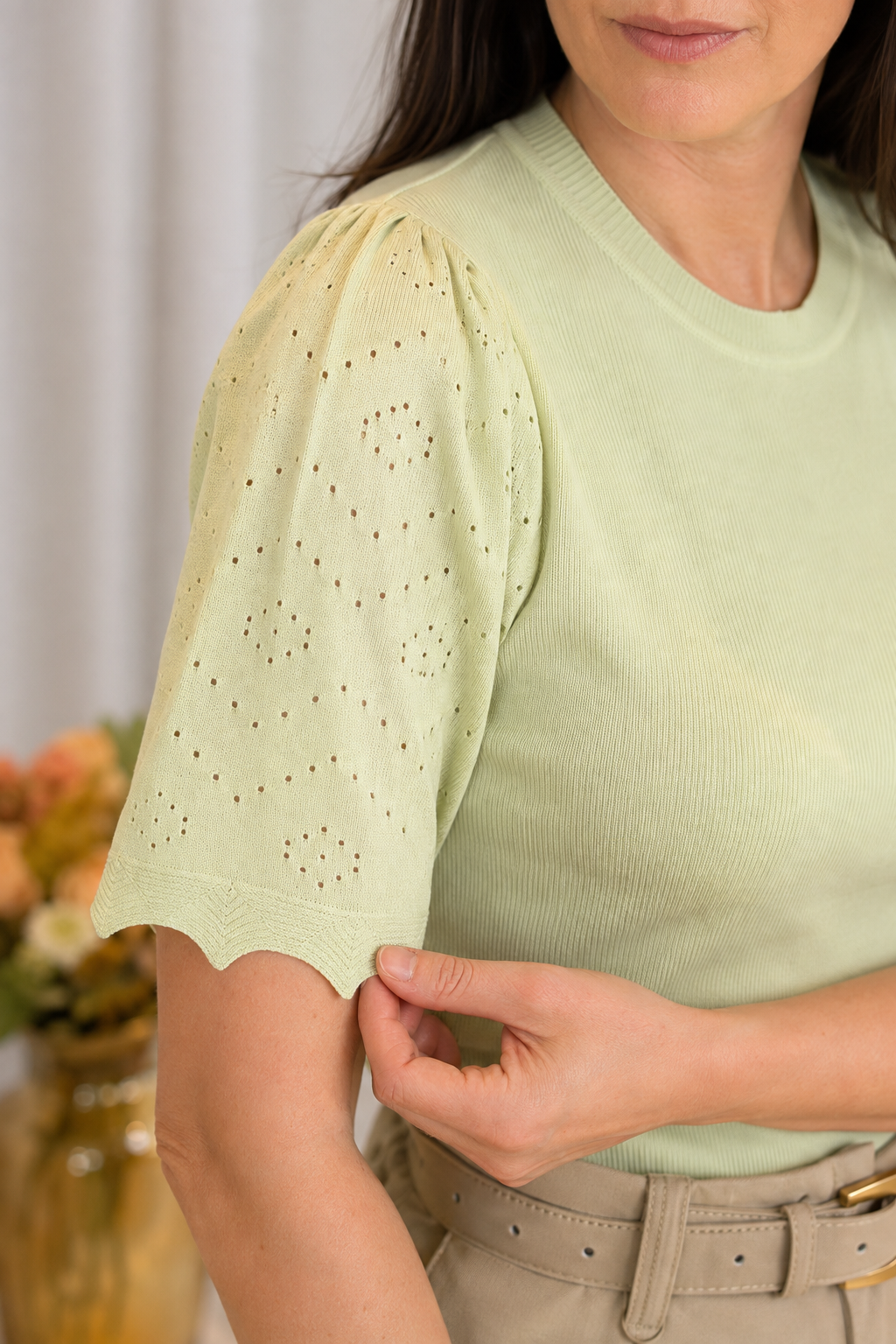 Blusa Manga Curta Que Estica Detalhe Vazado Vivian Verde